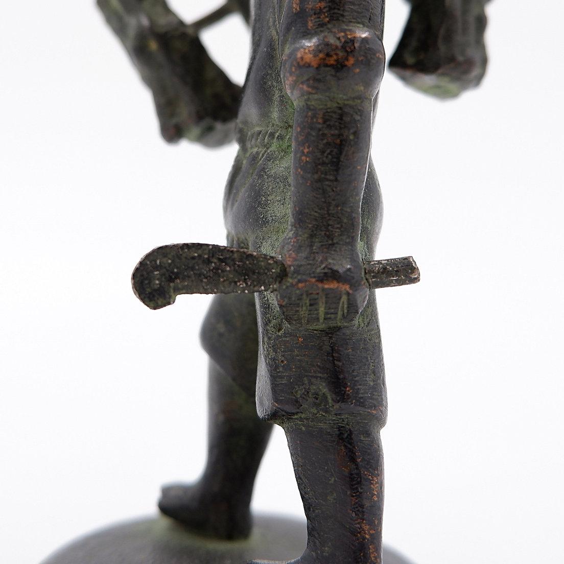Figurilla de bronce de granjero asiático - 19 en venta 6