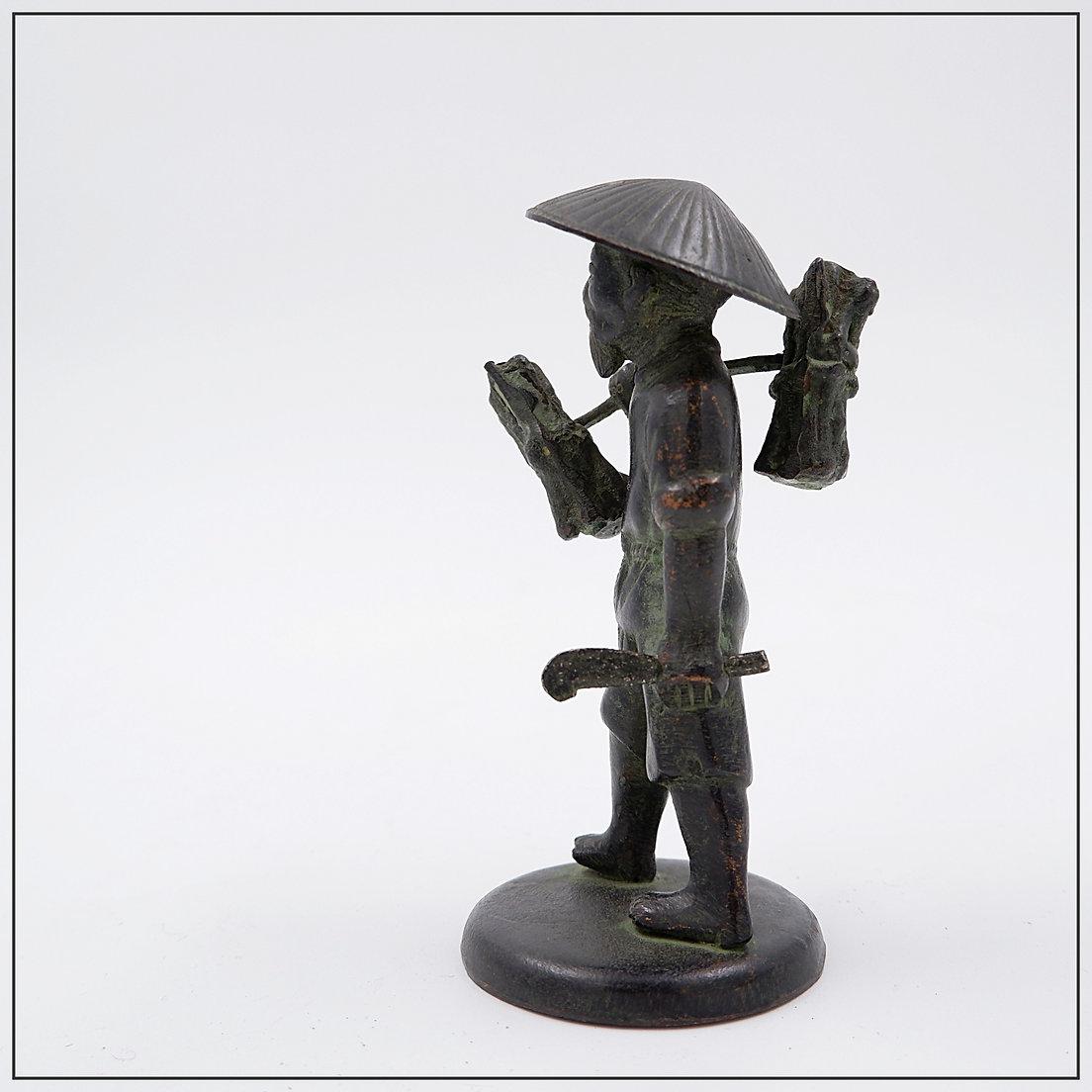 Figurilla de bronce de granjero asiático - 19 Asiático en venta