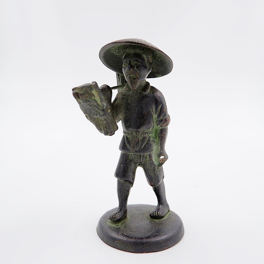 Figurilla de bronce de granjero asiático - 19 Bronce en venta