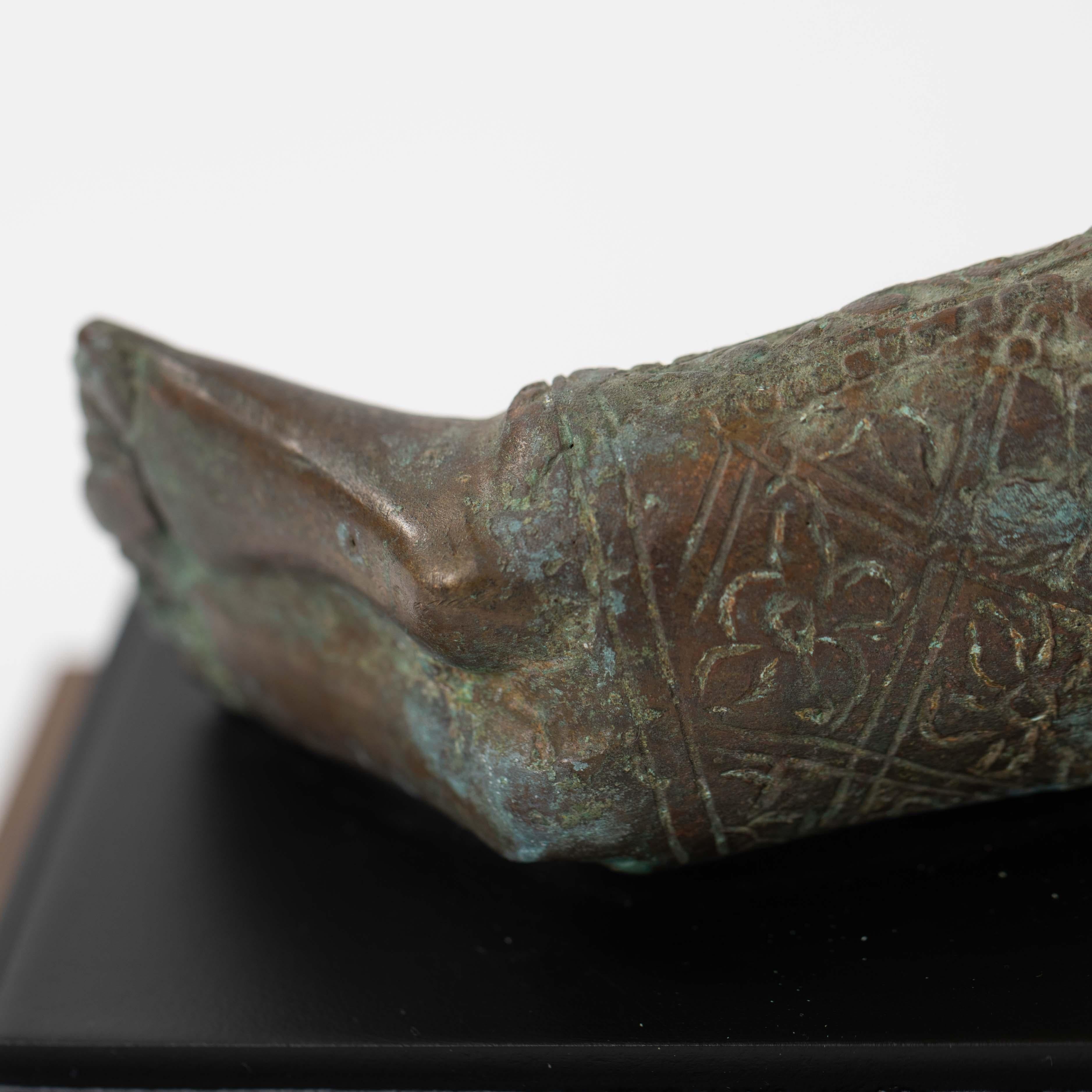 Asian Figural Bronze Table Lamp of a Lying Buddha with Green Shade Myanmar 1920s en venta 9