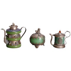 Asiatische figürliche Jade-:: Cloisonné- und Silber-Teekannen und bedecktes Gefäß:: 20