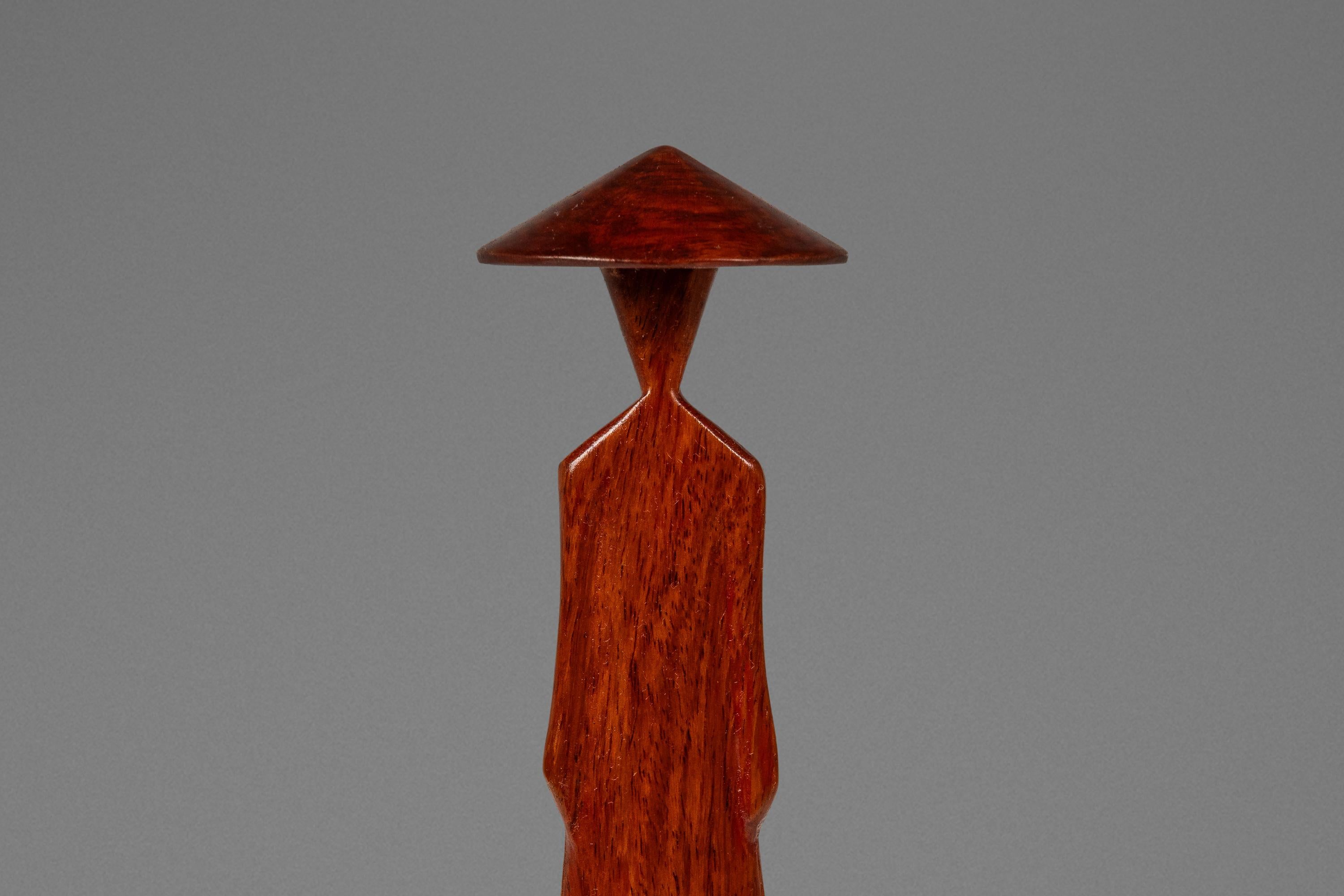 Scultura asiatica scolpita a mano in teak massiccio, Tailandia, 1960 ca. in vendita 3