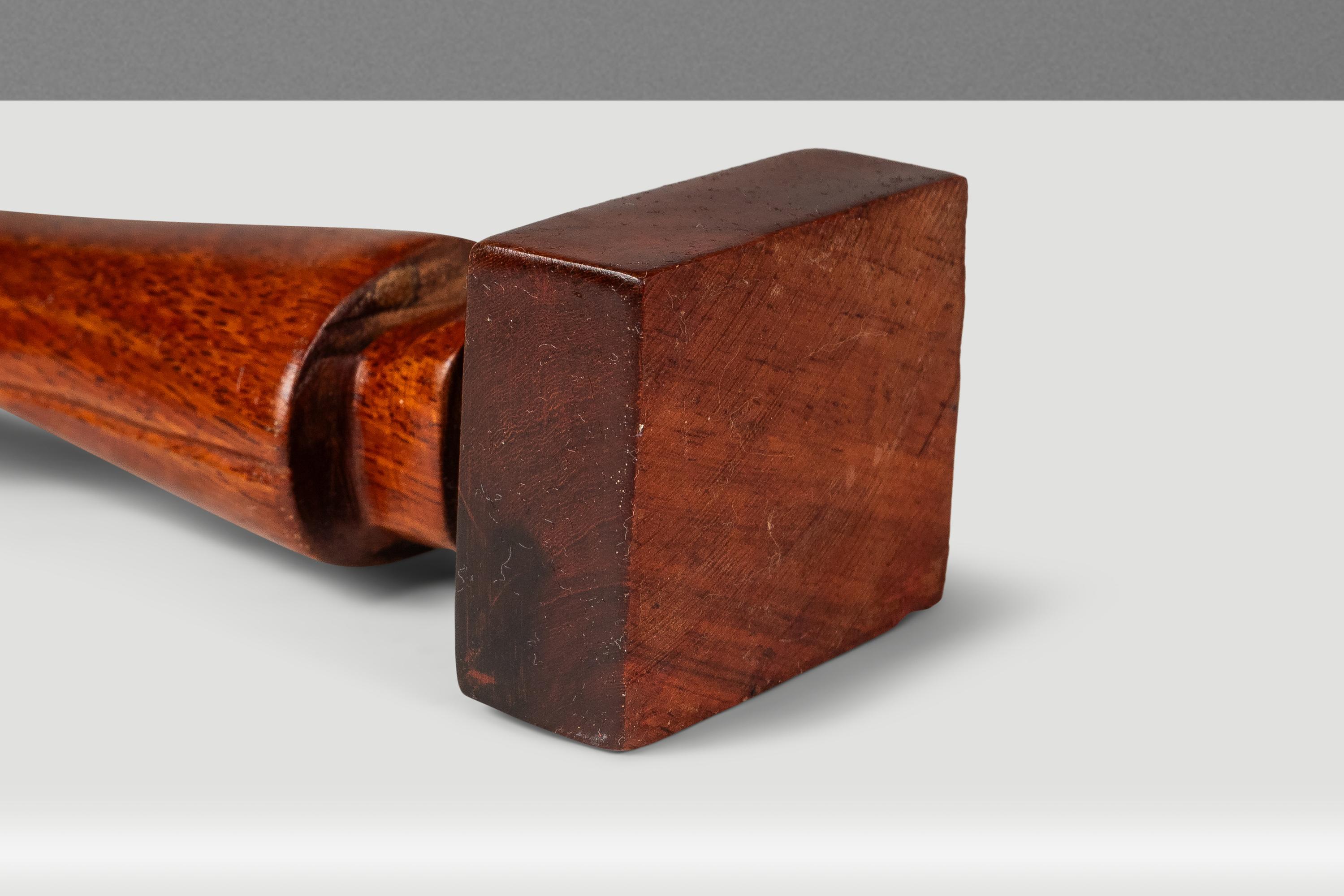 Scultura asiatica scolpita a mano in teak massiccio, Tailandia, 1960 ca. in vendita 4