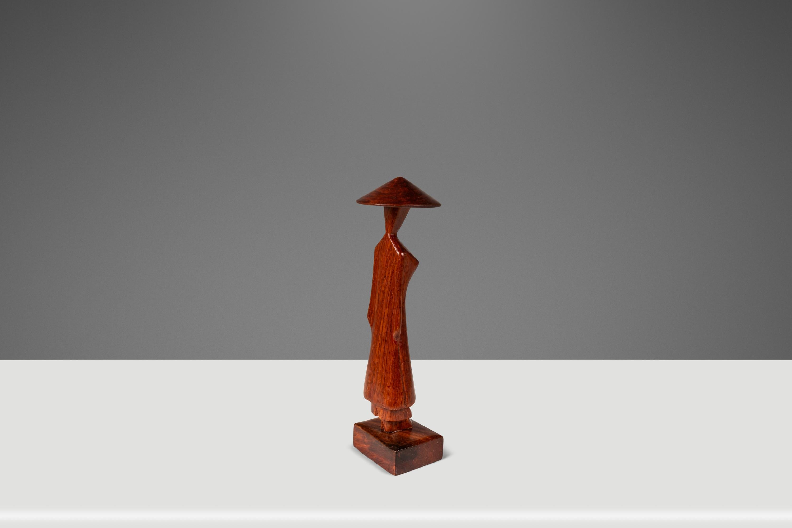 Scultura asiatica scolpita a mano in teak massiccio, Tailandia, 1960 ca. In condizioni buone in vendita a Deland, FL