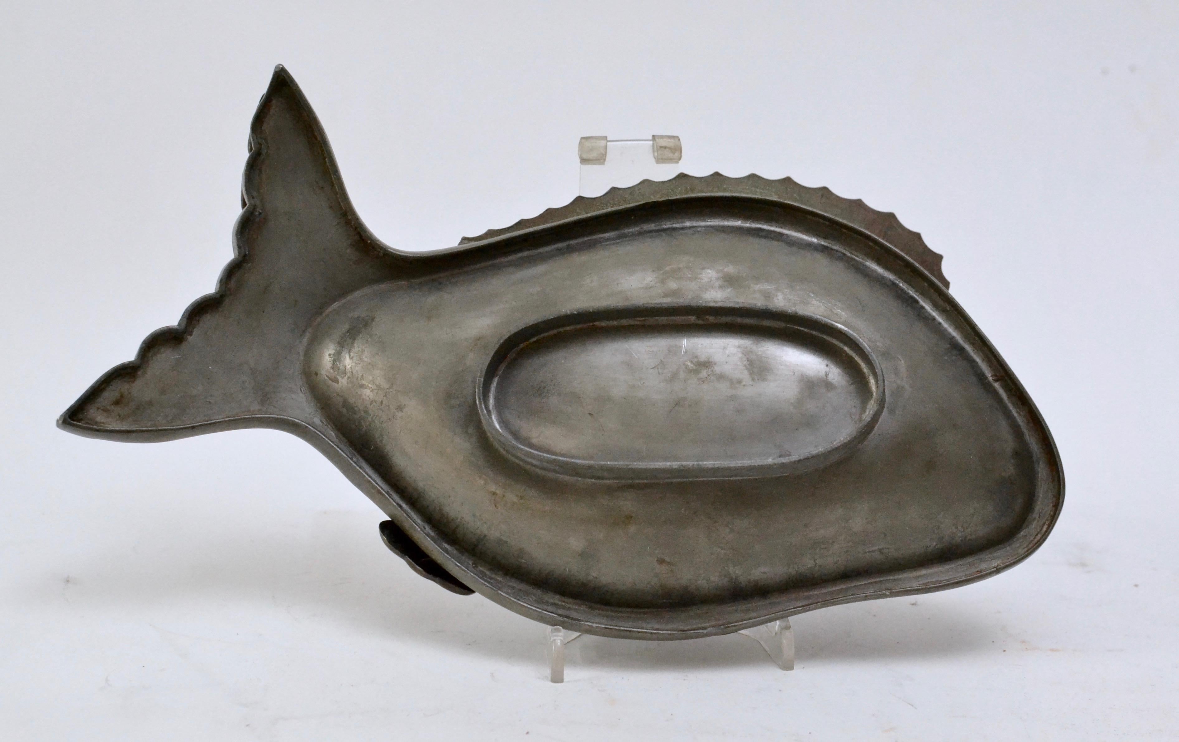 Asian Fish-Shaped Metal Box or Tureen, 19th Century In Good Condition In Stockholm, SE
