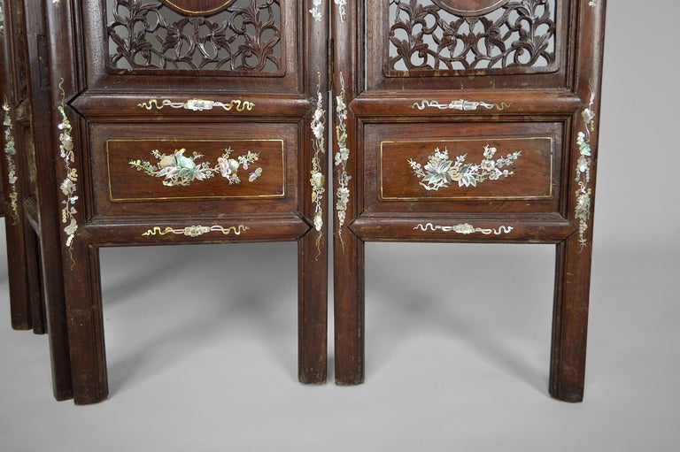 Asian Folding Screen in Carved Wood and Mother-of-Pearl, 19th Century For Sale 4