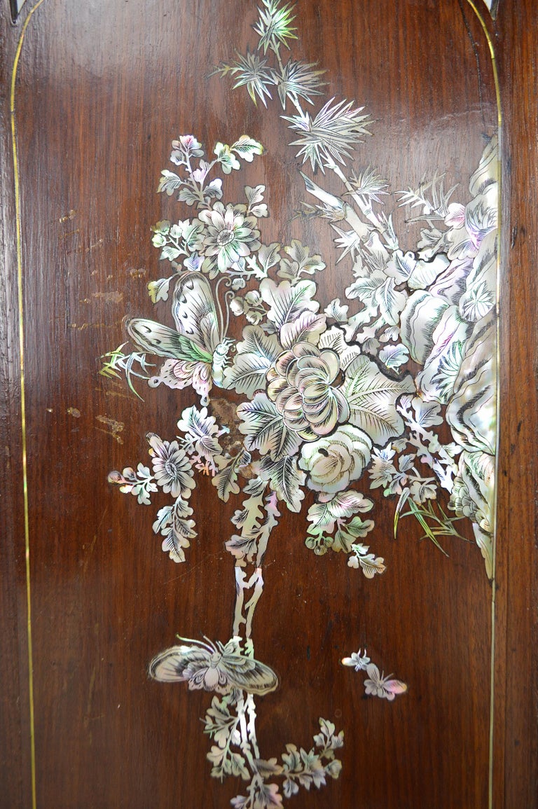 Asian Folding Screen in Carved Wood and Mother-of-Pearl, 19th Century For Sale 7