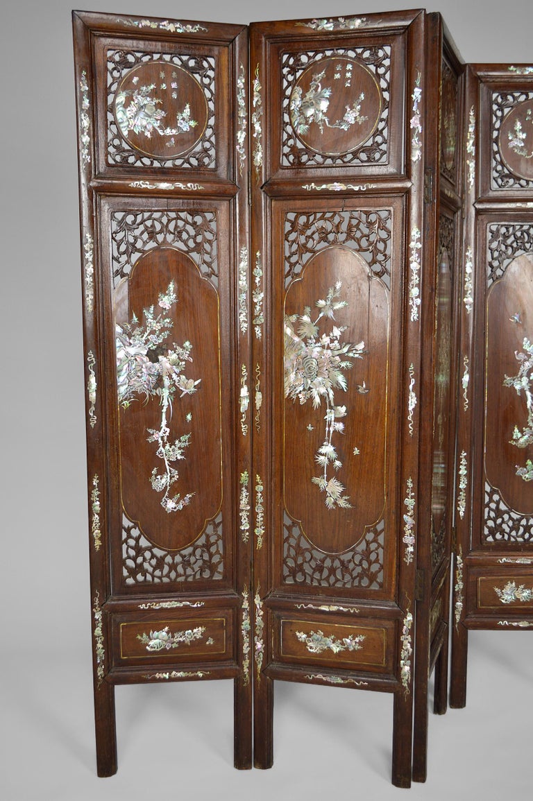 Chinese Export Asian Folding Screen in Carved Wood and Mother-of-Pearl, 19th Century For Sale