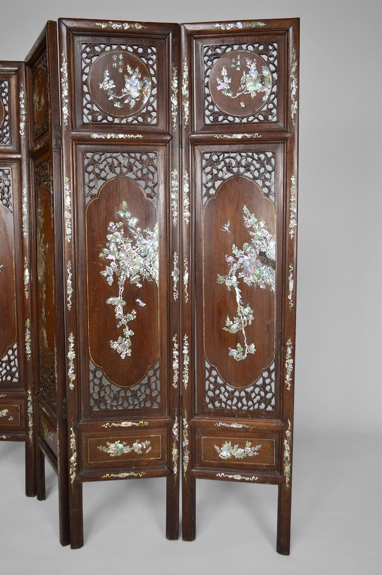 Chinese Asian Folding Screen in Carved Wood and Mother-of-Pearl, 19th Century For Sale
