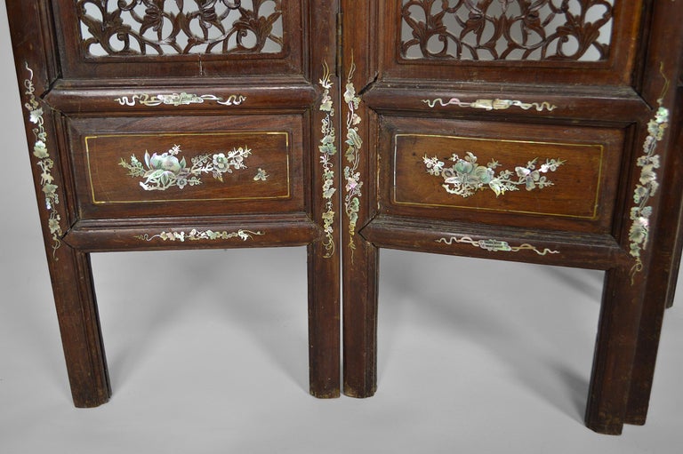 Asian Folding Screen in Carved Wood and Mother-of-Pearl, 19th Century For Sale 3