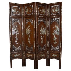 Paravent asiatique pliant en bois sculpté et nacre, 19ème siècle