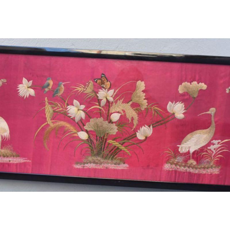 Asian Framed Embroidered Silk Panel In Good Condition For Sale In Marseille, FR