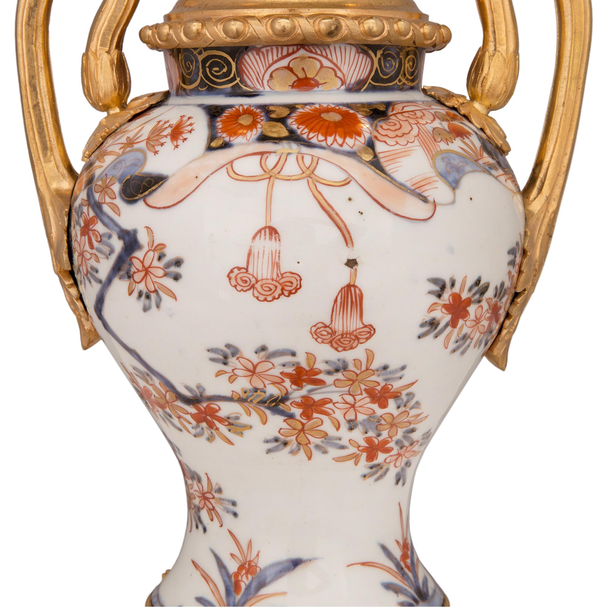 Asiatische und französische Kollaboration des 19. Jahrhunderts, Lampe im Louis-XVI-Stil (Porzellan) im Angebot