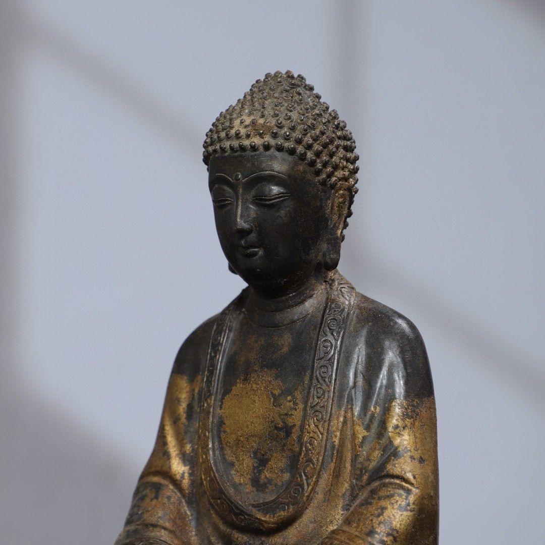 Asian Gilt Bronze Sitting Buddha Statue with Gesture of Both Hands on Legs For Sale 2