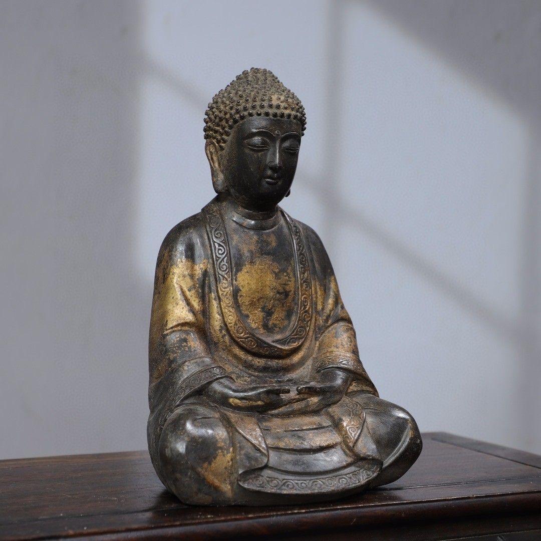 Asian Gilt Bronze Sitting Buddha Statue with Gesture of Both Hands on Legs For Sale 3