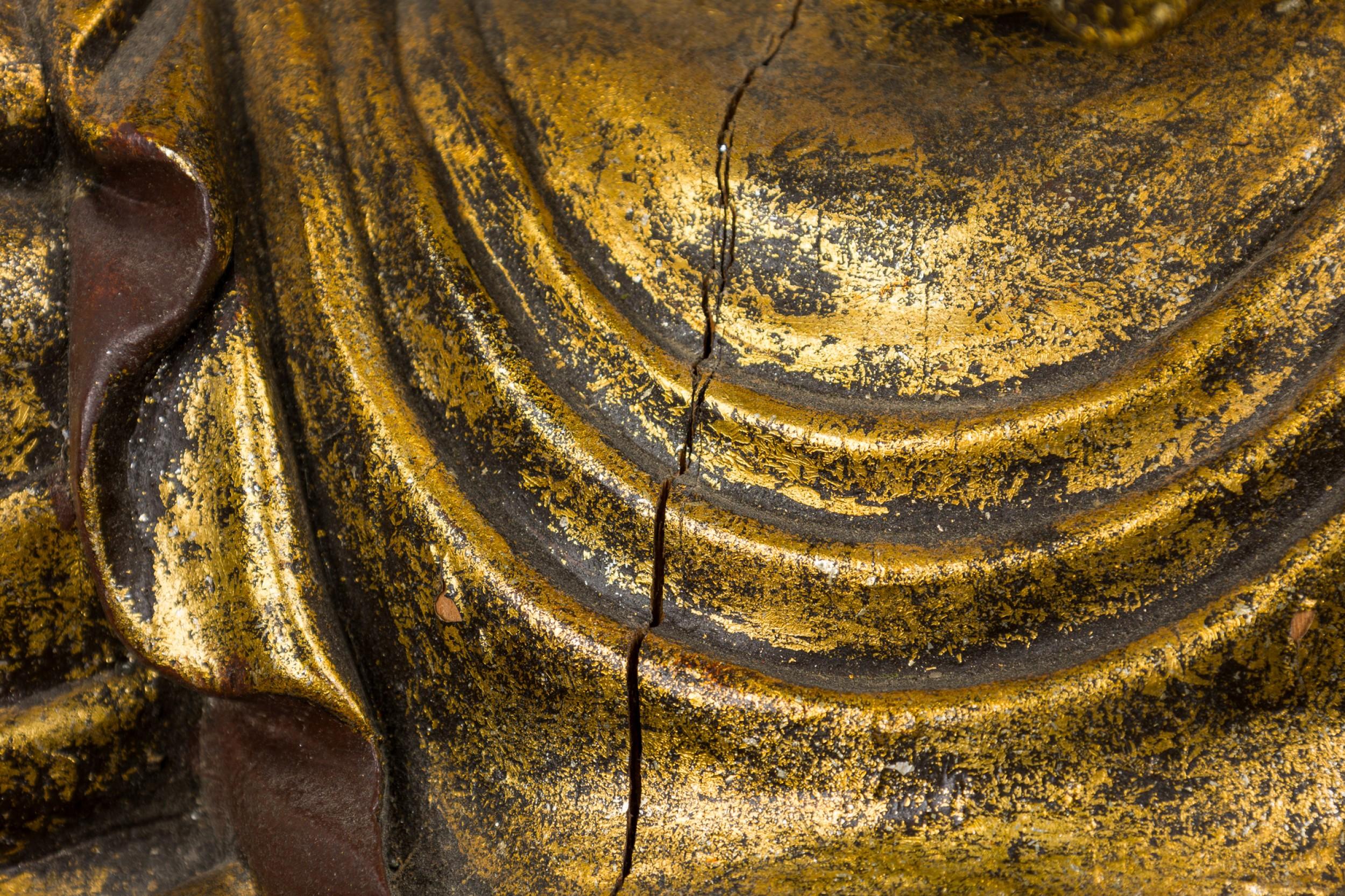 Buddha di Guan Yin asiatico dorato in vendita 1
