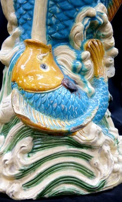 Vase de sol géant asiatique en céramique émaillée en forme de poisson en cuir, XXe siècle