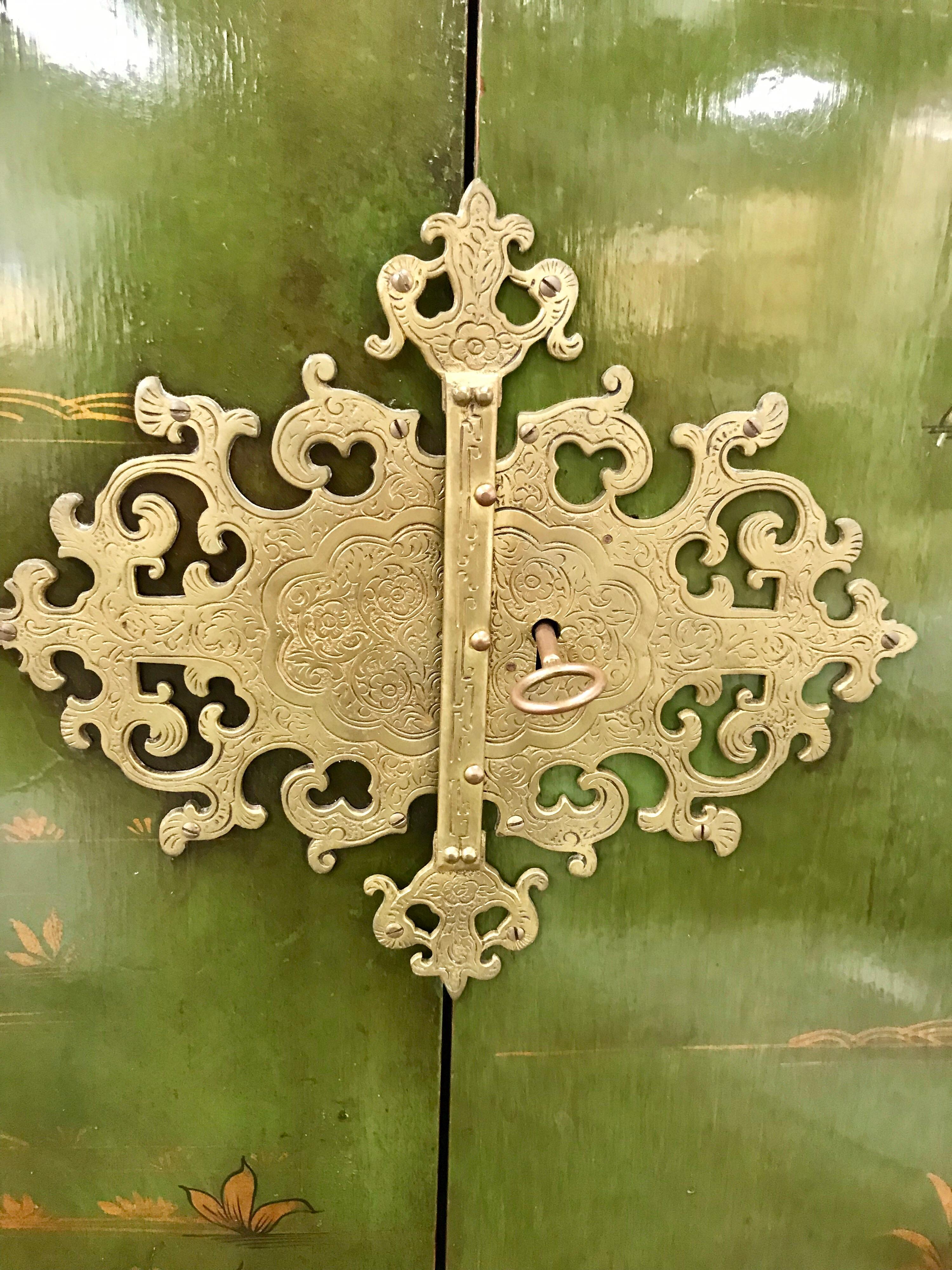 Asian Green Chinoiserie Cabinet Bar Sideboard Server Buffet on Carved Stand In Excellent Condition In West Hartford, CT