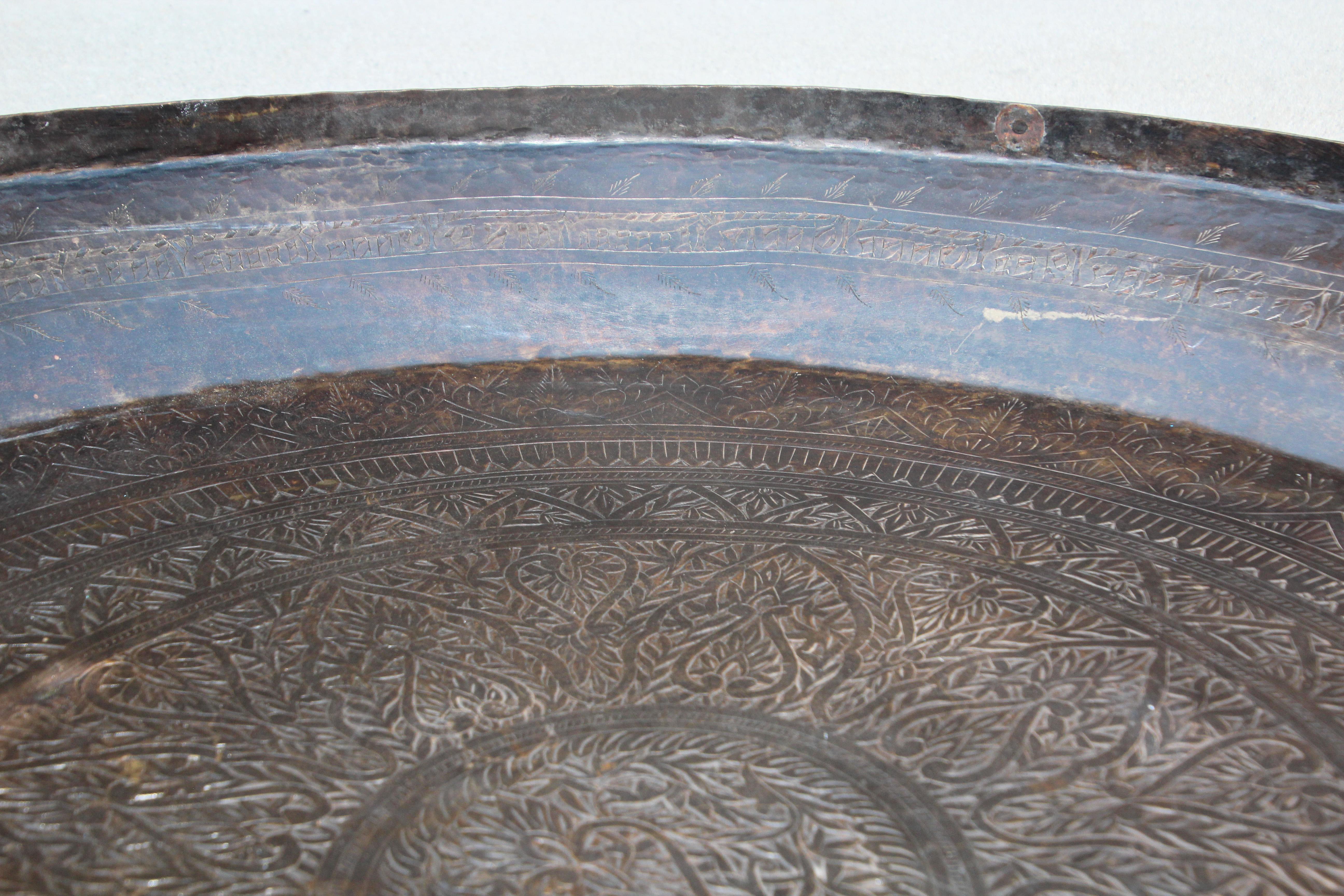Vase Urli surdimensionné asiatique en métal martelé et bronze avec poignées, Inde du Sud en vente 1