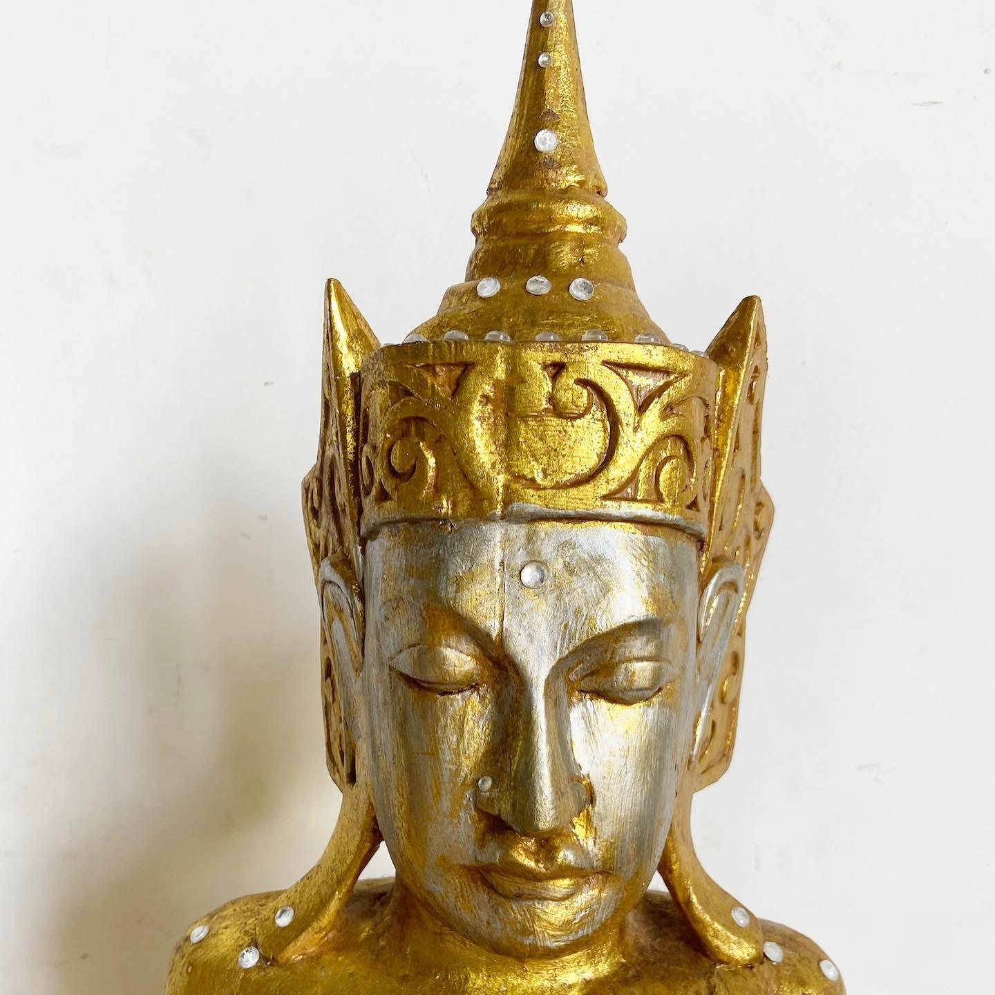 Sculpture/ Statue de Bouddha doré en bois doré sculpté à la main en vente 4
