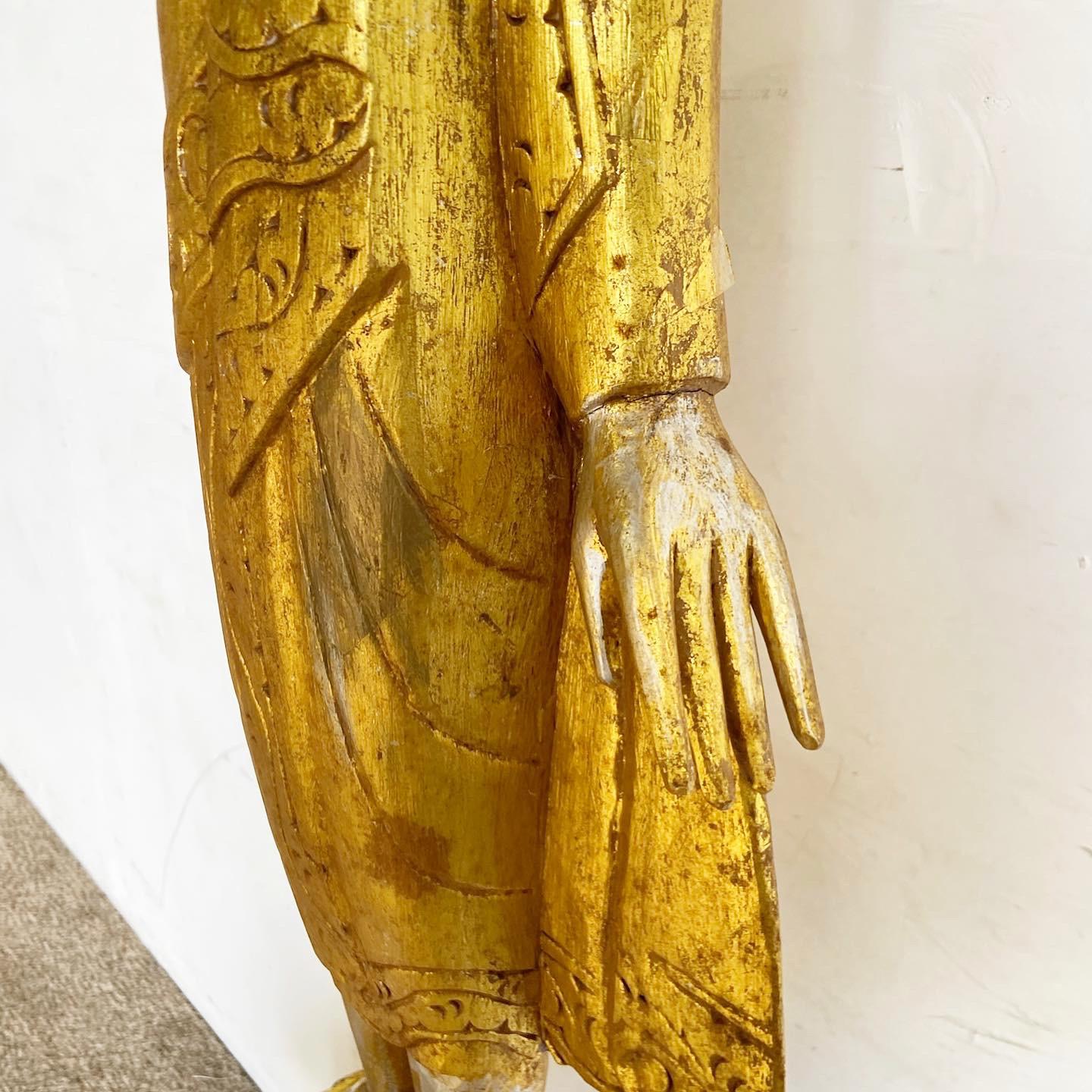 20ième siècle Sculpture/ Statue de Bouddha doré en bois doré sculpté à la main en vente