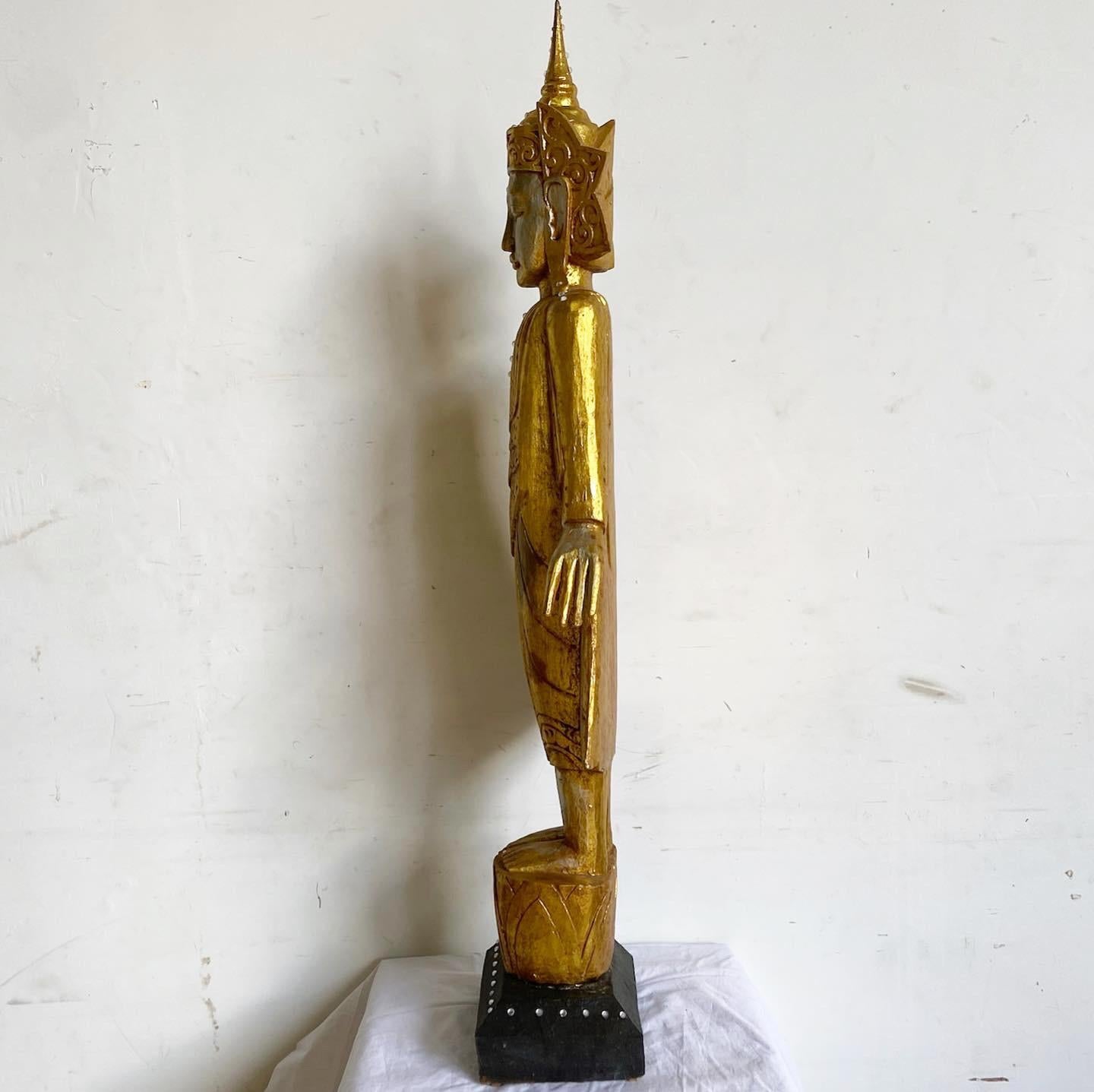 Bois Sculpture/ Statue de Bouddha doré en bois doré sculpté à la main en vente