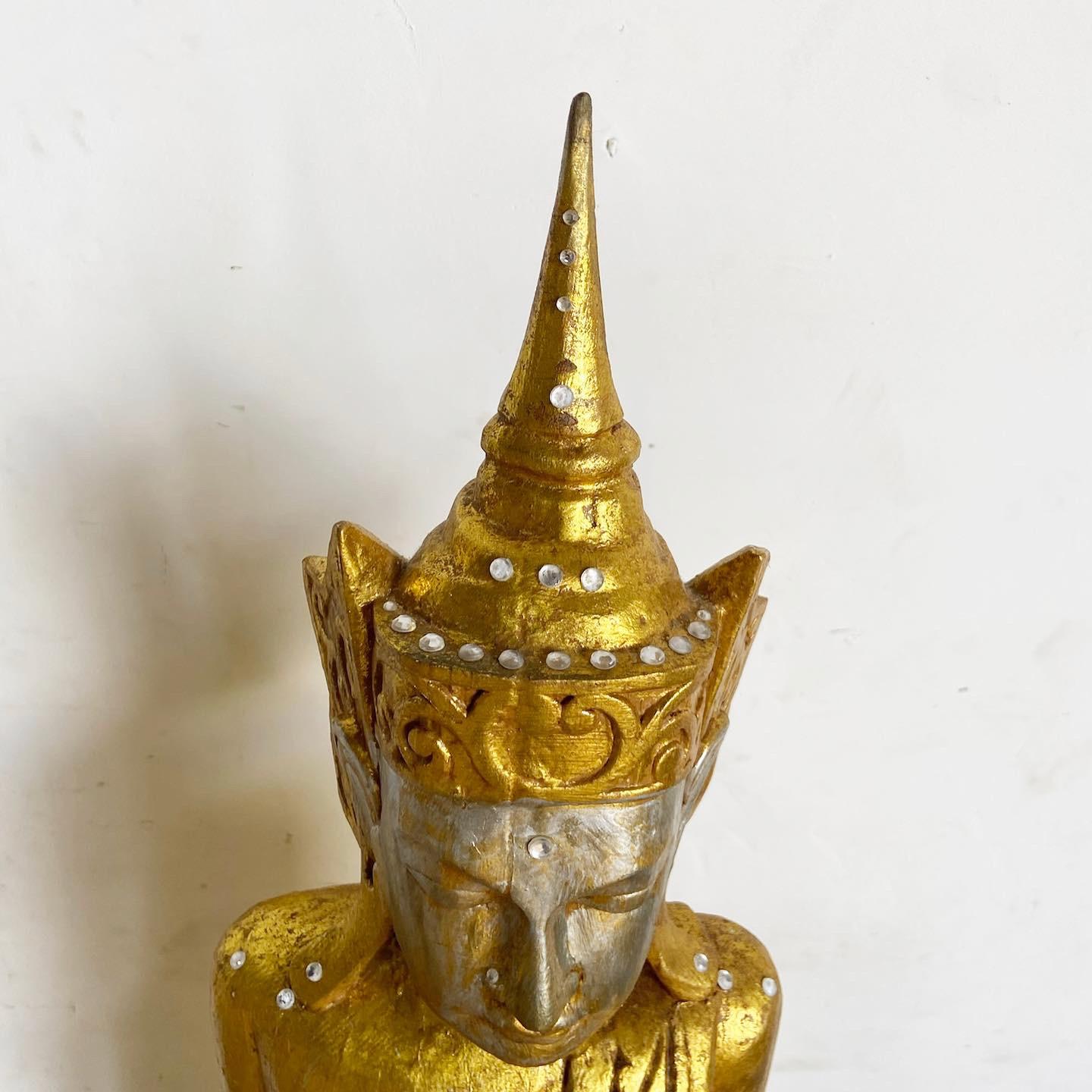 Sculpture/ Statue de Bouddha doré en bois doré sculpté à la main en vente 1