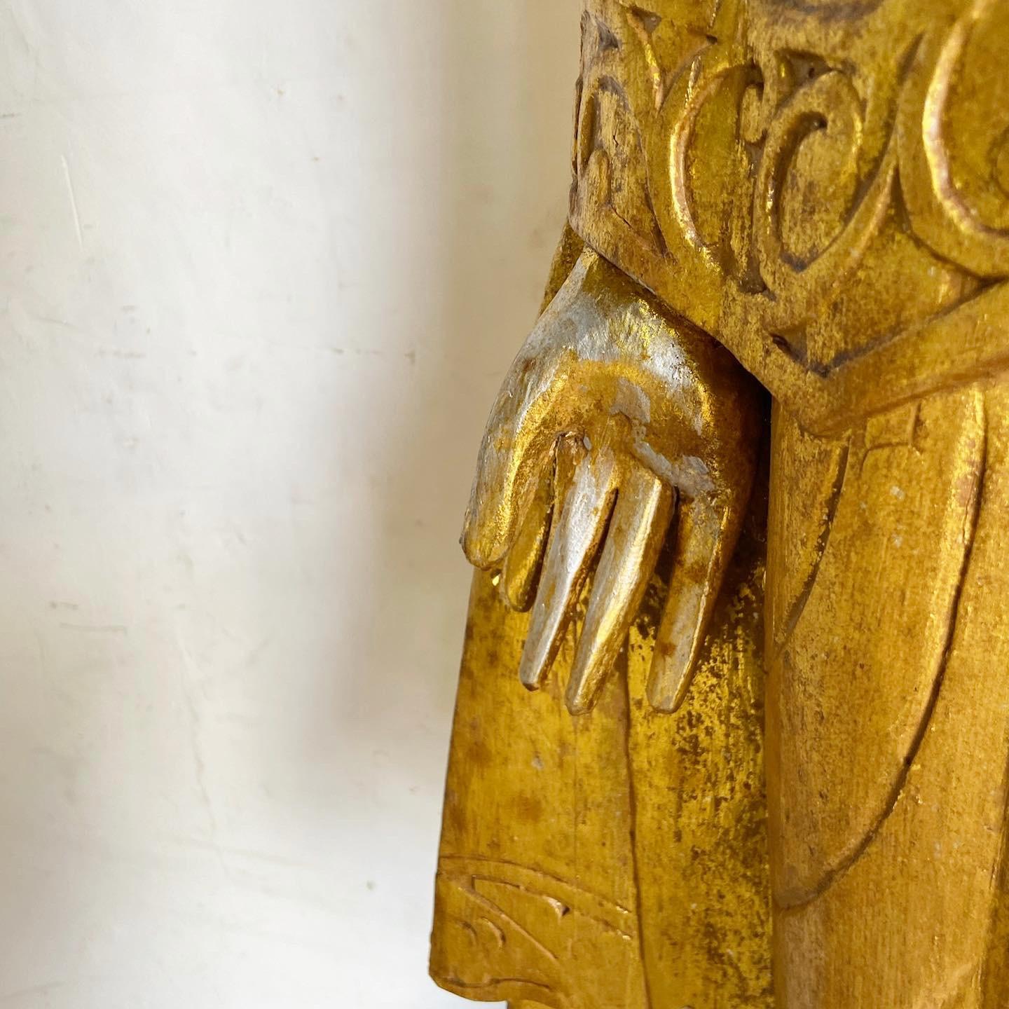 Sculpture/ Statue de Bouddha doré en bois doré sculpté à la main en vente 2