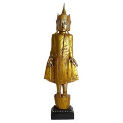 Scultura/statua di Buddha d'oro asiatica intagliata a mano in legno dorato