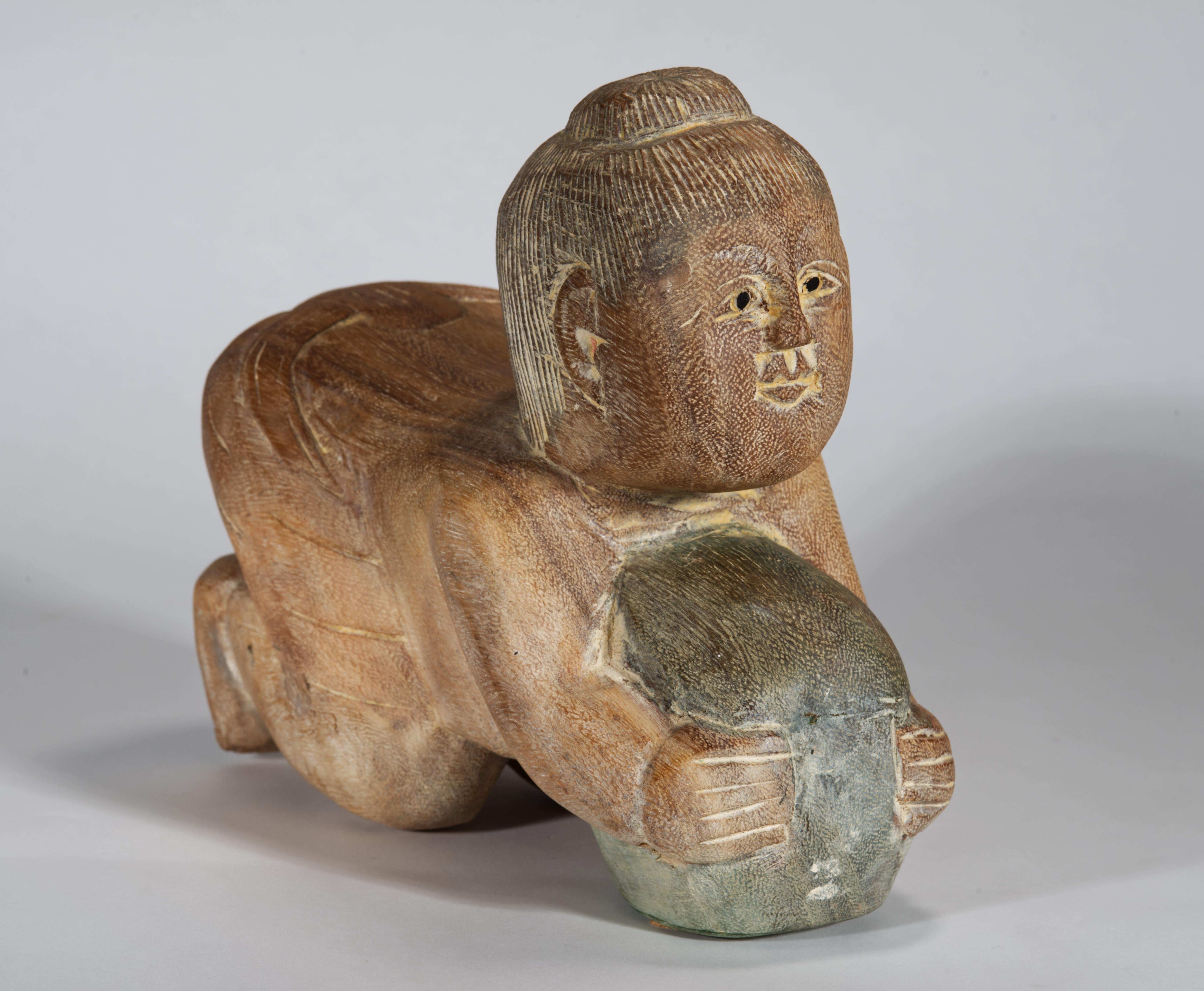 Buda bebé de la suerte de madera pintada a mano asiática sobre melón Asiático en venta