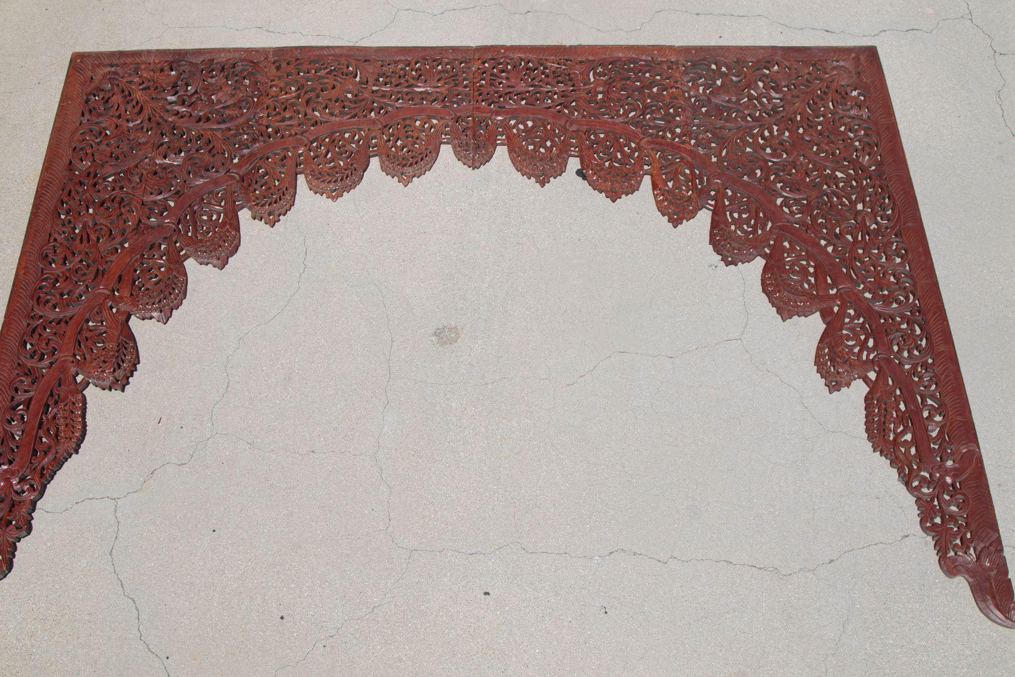 Moresco Pannello architettonico asiatico di legno intagliato a mano per la porta a muro ad arco in vendita