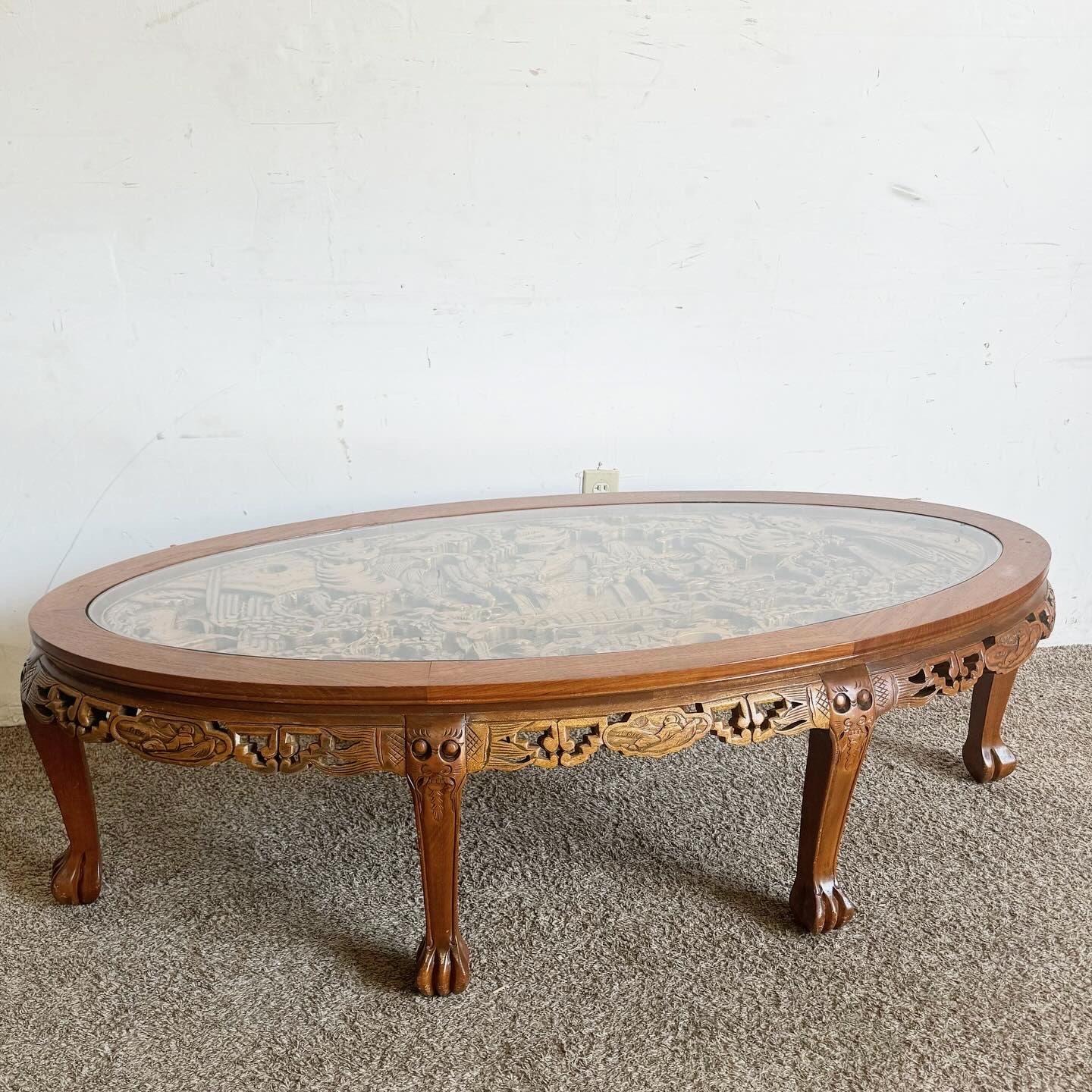 Inconnu Table basse asiatique en bois sculpté à la main avec incrustation en verre en vente