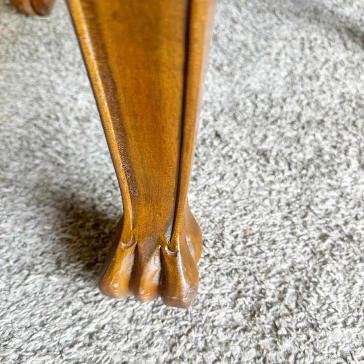 Fin du 20e siècle Table basse asiatique en bois sculpté à la main avec incrustation en verre en vente