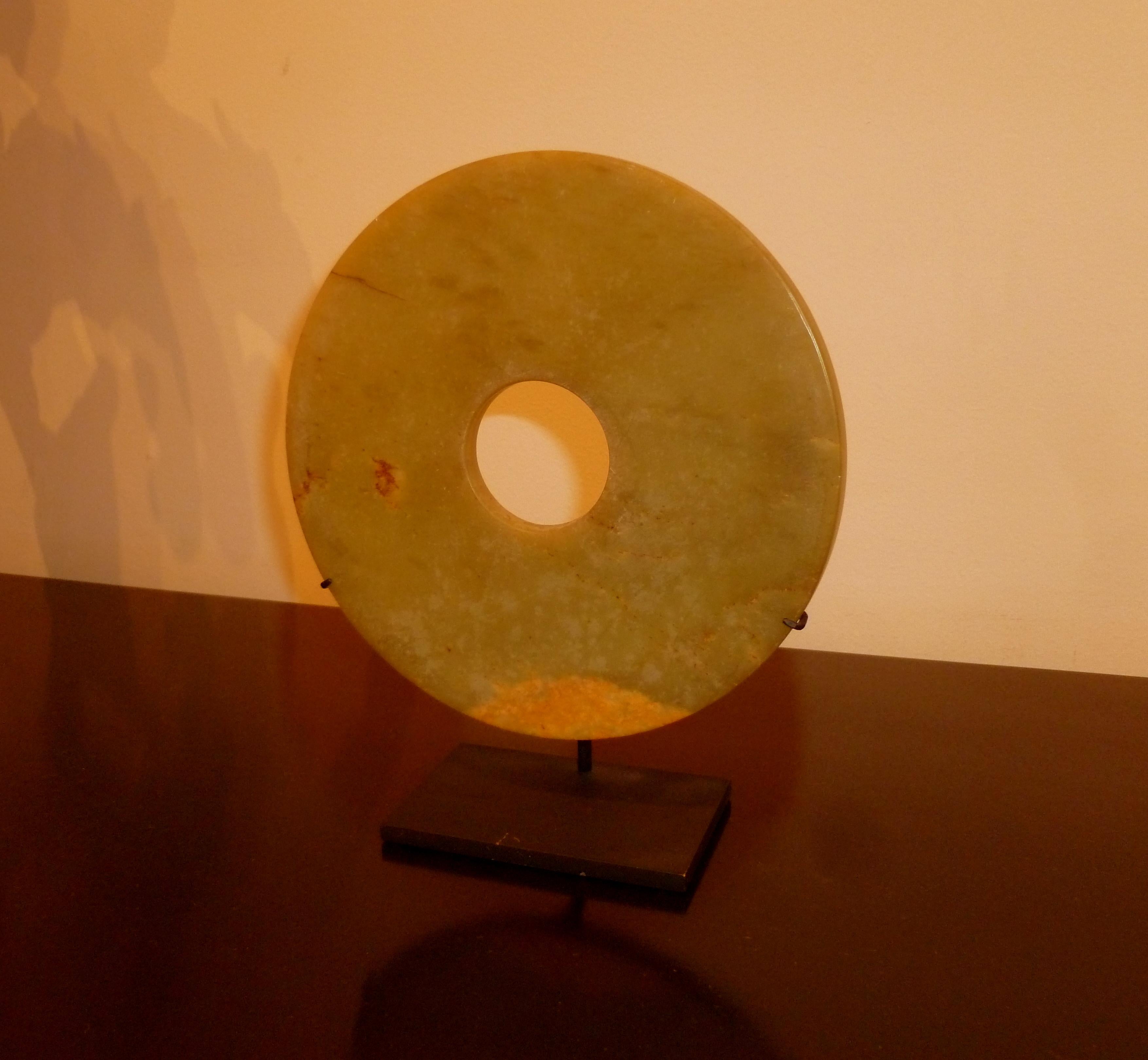 Asian Hard Stone Disc In Good Condition For Sale In Greenwich, CT