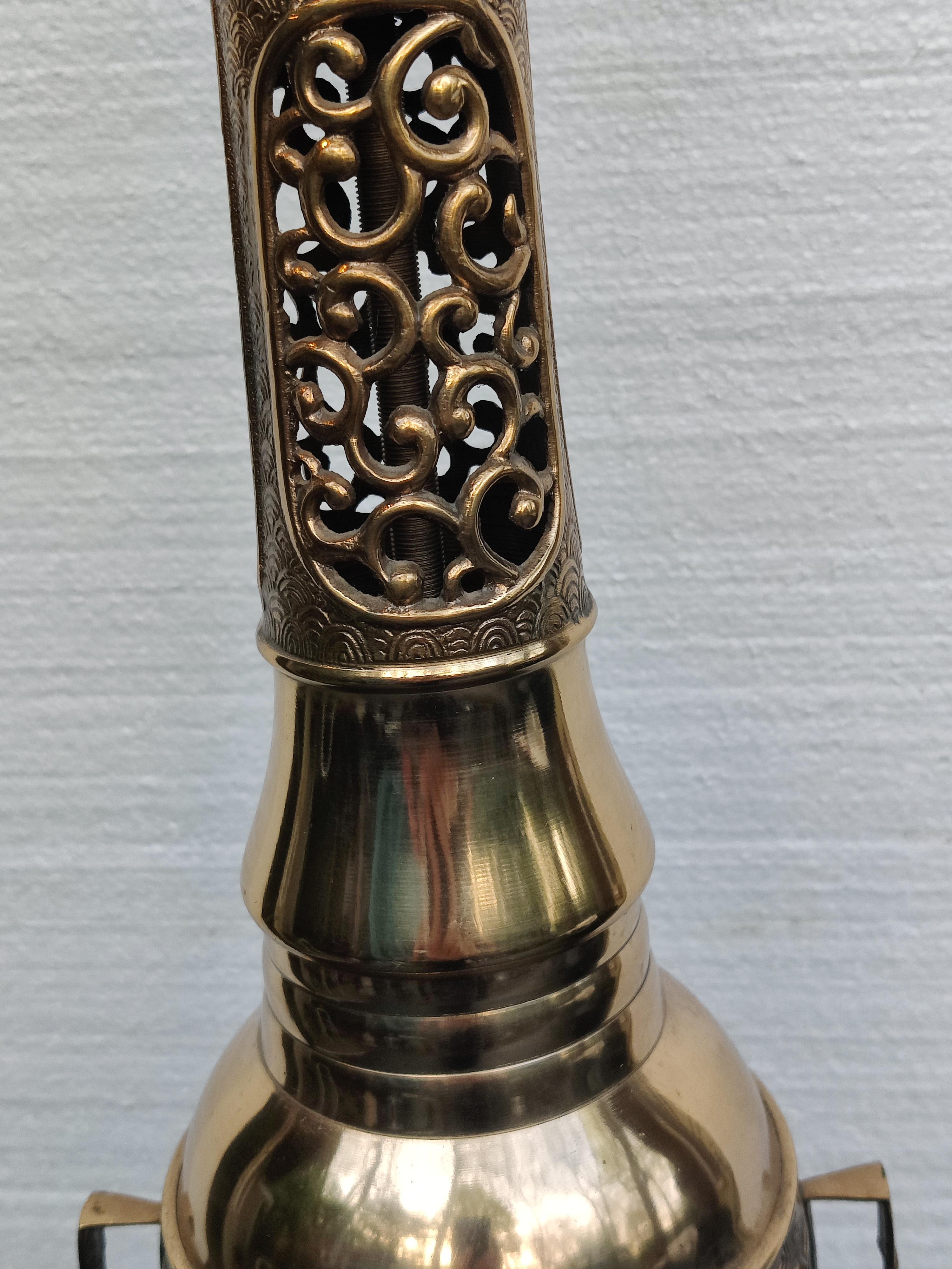Asian Hollywood Regency Brass Lamp For Sale 2