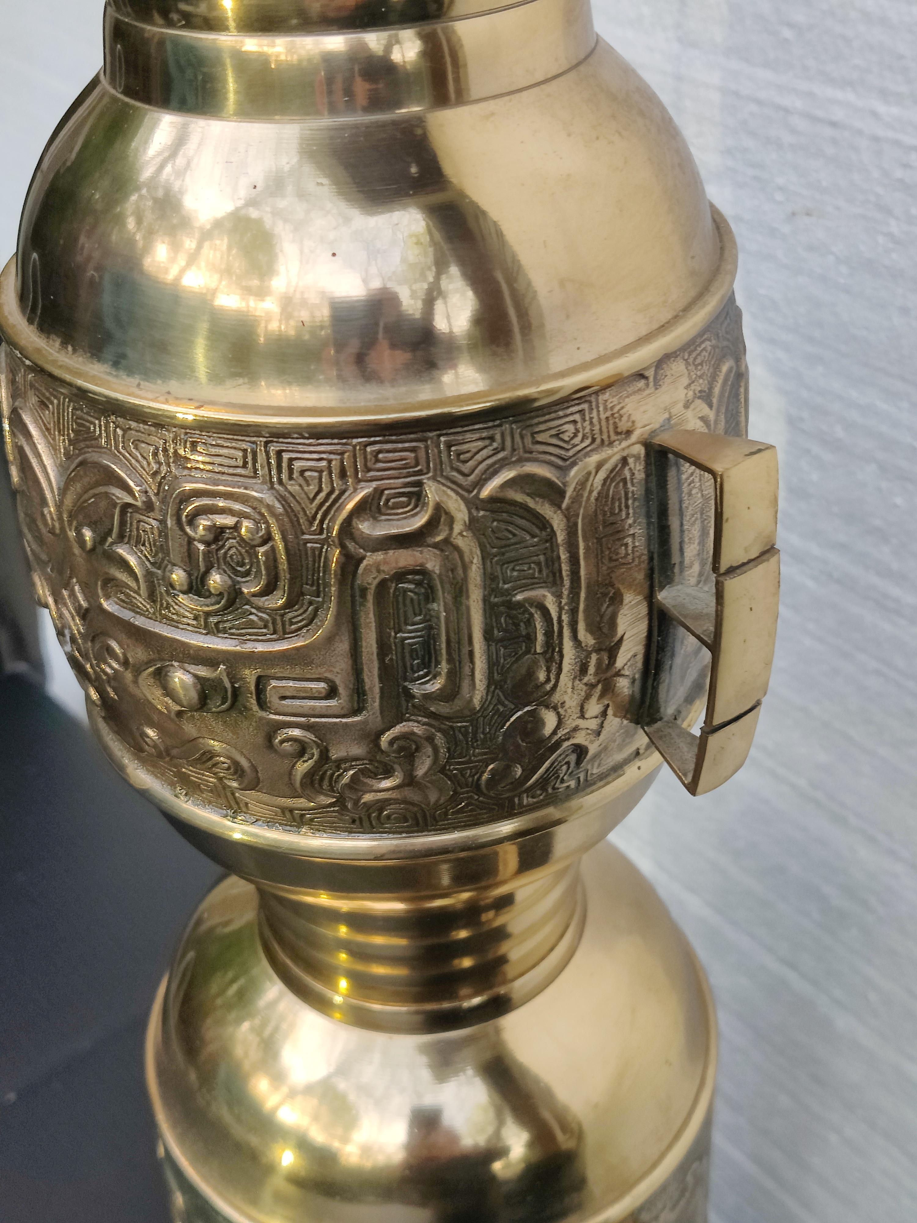 Asian Hollywood Regency Brass Lamp For Sale 3