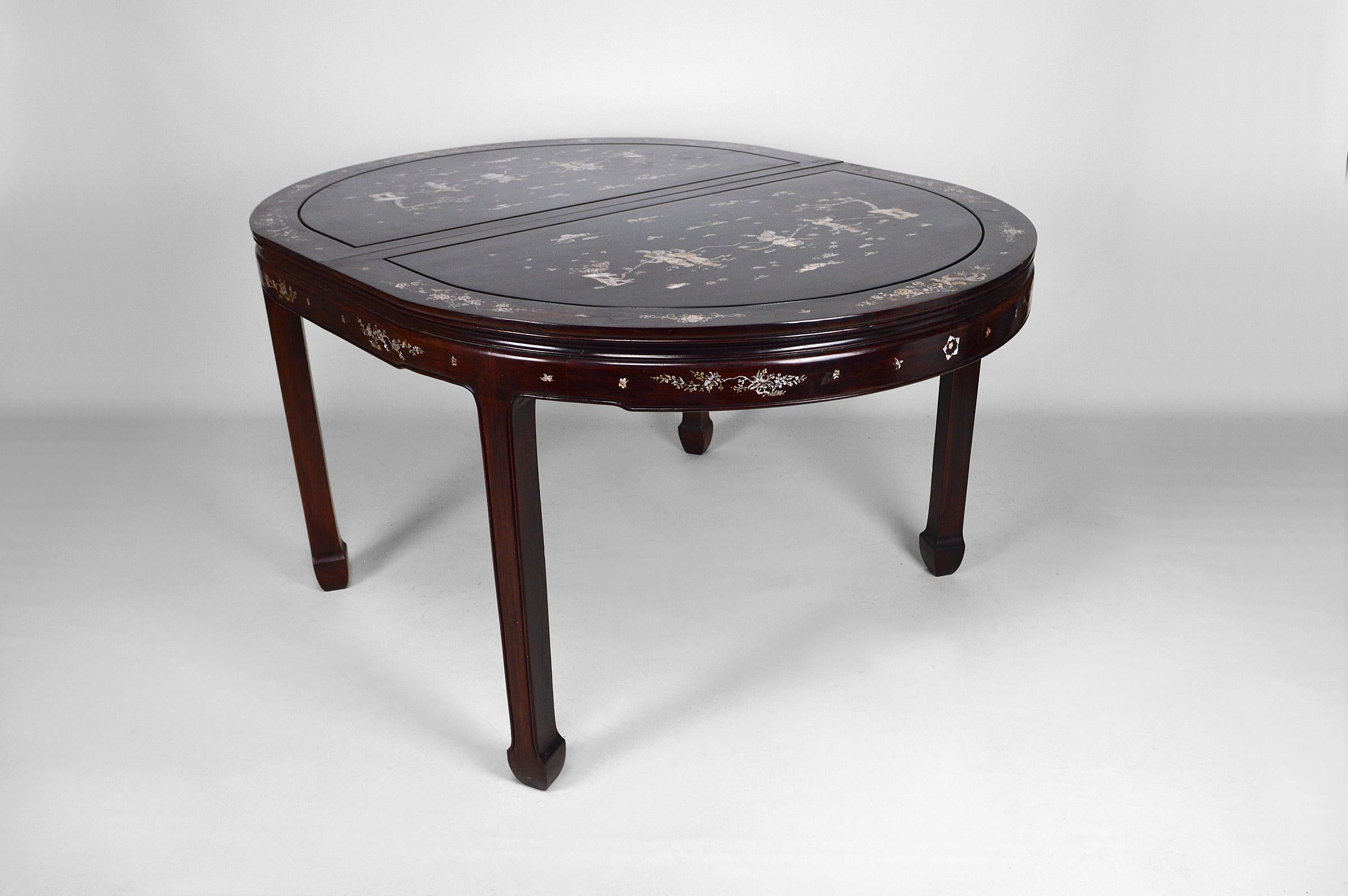 Chinese Export Asian Inlaid Wooden Dining Table with Extensions, Mid-20th Century