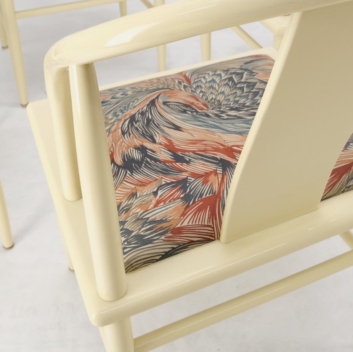 Américain Chaises de salle à manger d'inspiration asiatique à dossier baril en laque blanche à beige du milieu du siècle dernier en vente