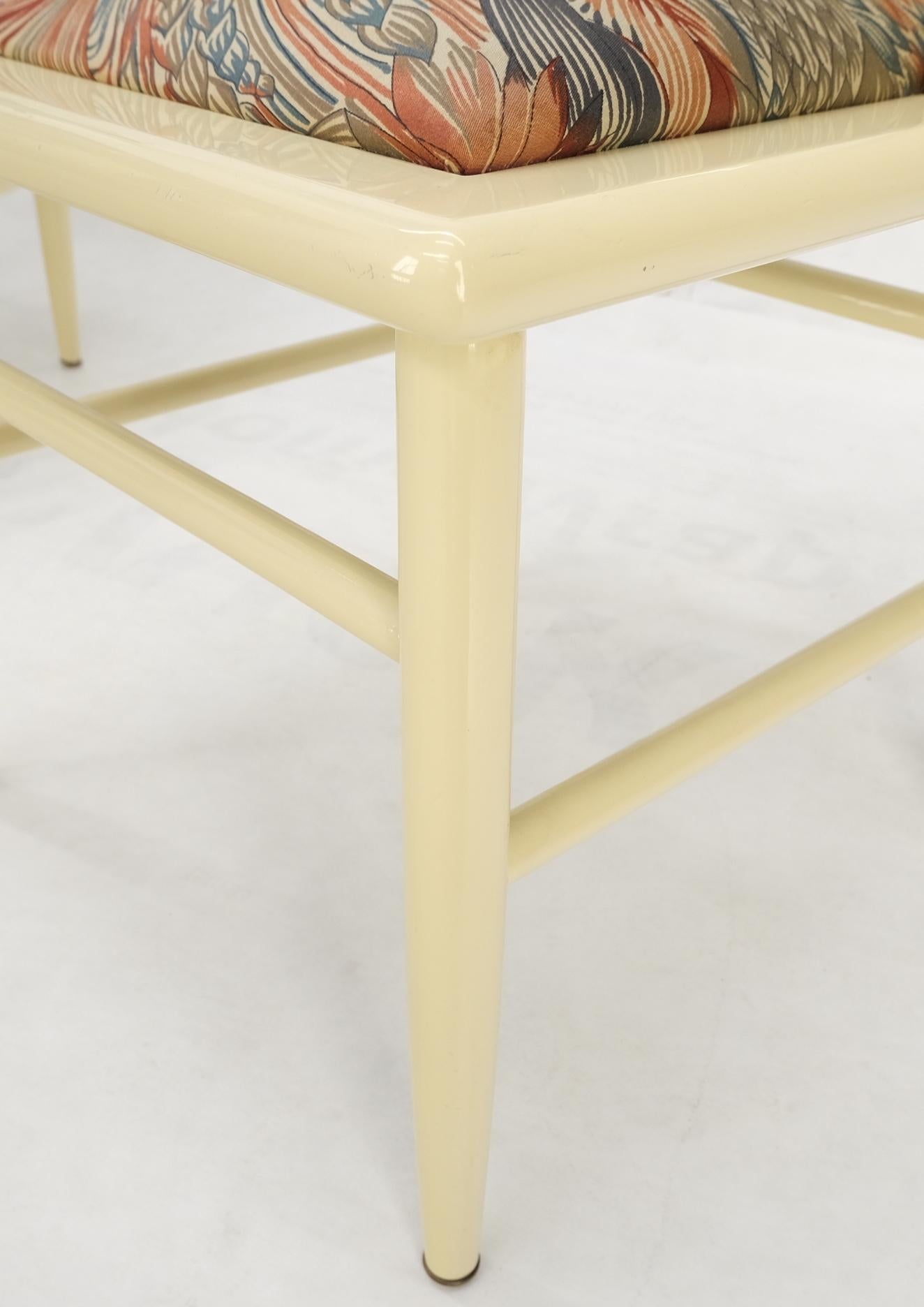 Chaises de salle à manger d'inspiration asiatique à dossier baril en laque blanche à beige du milieu du siècle dernier Bon état - En vente à Rockaway, NJ