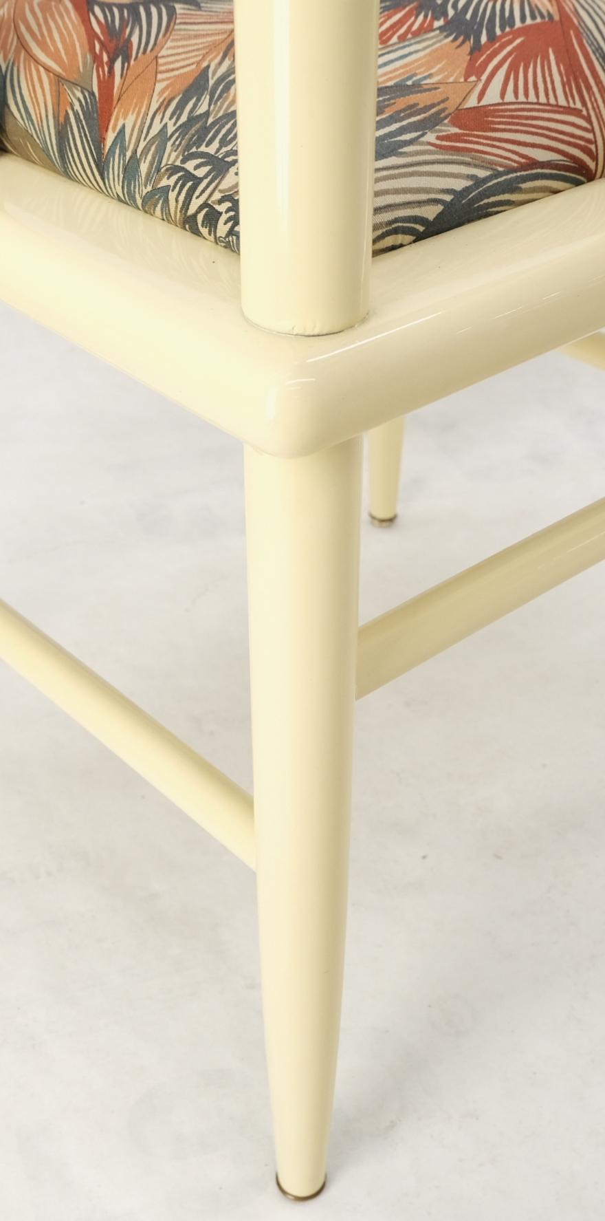20ième siècle Chaises de salle à manger d'inspiration asiatique à dossier baril en laque blanche à beige du milieu du siècle dernier en vente