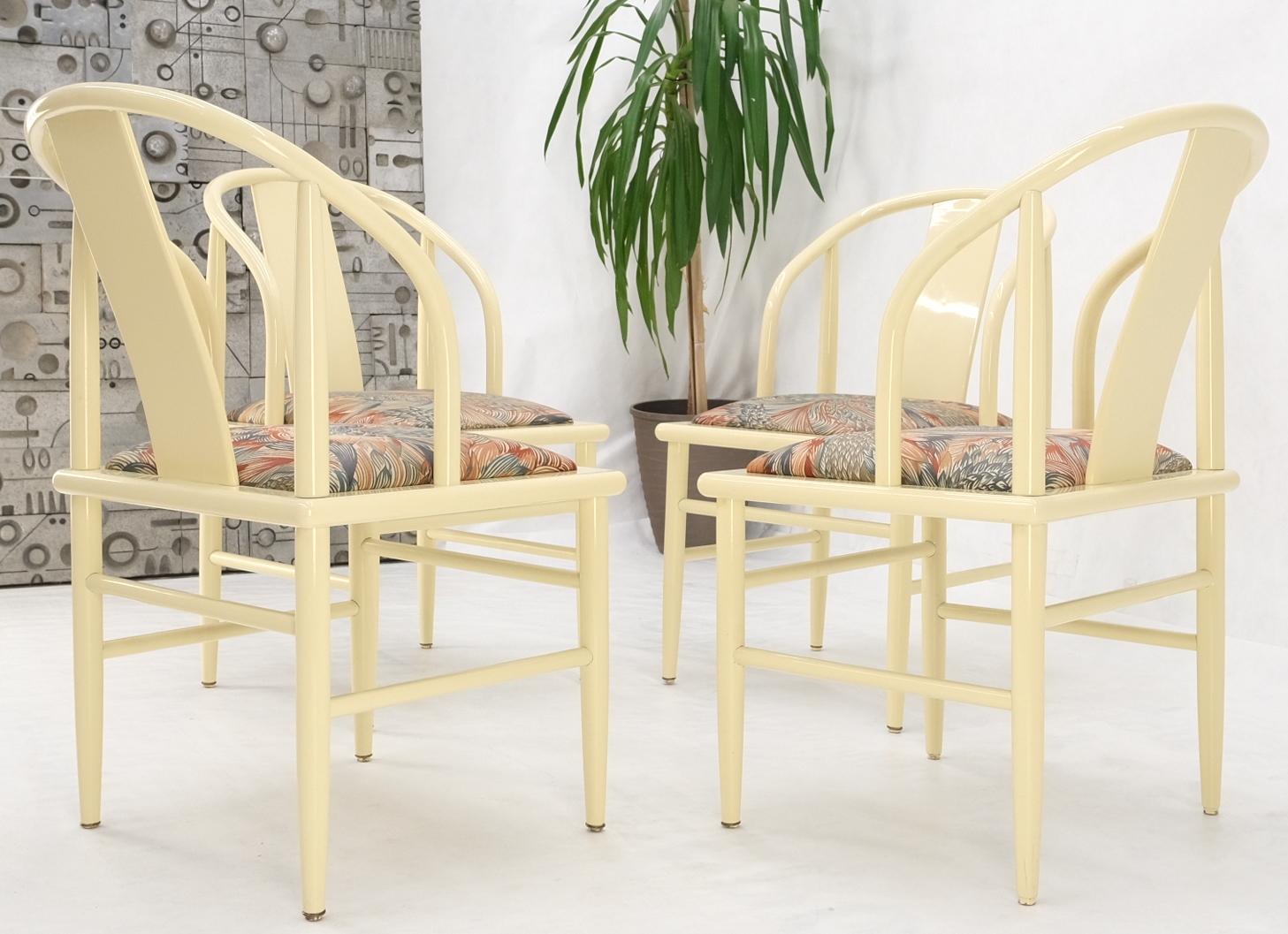 Chaises de salle à manger d'inspiration asiatique à dossier baril en laque blanche à beige du milieu du siècle dernier en vente 1