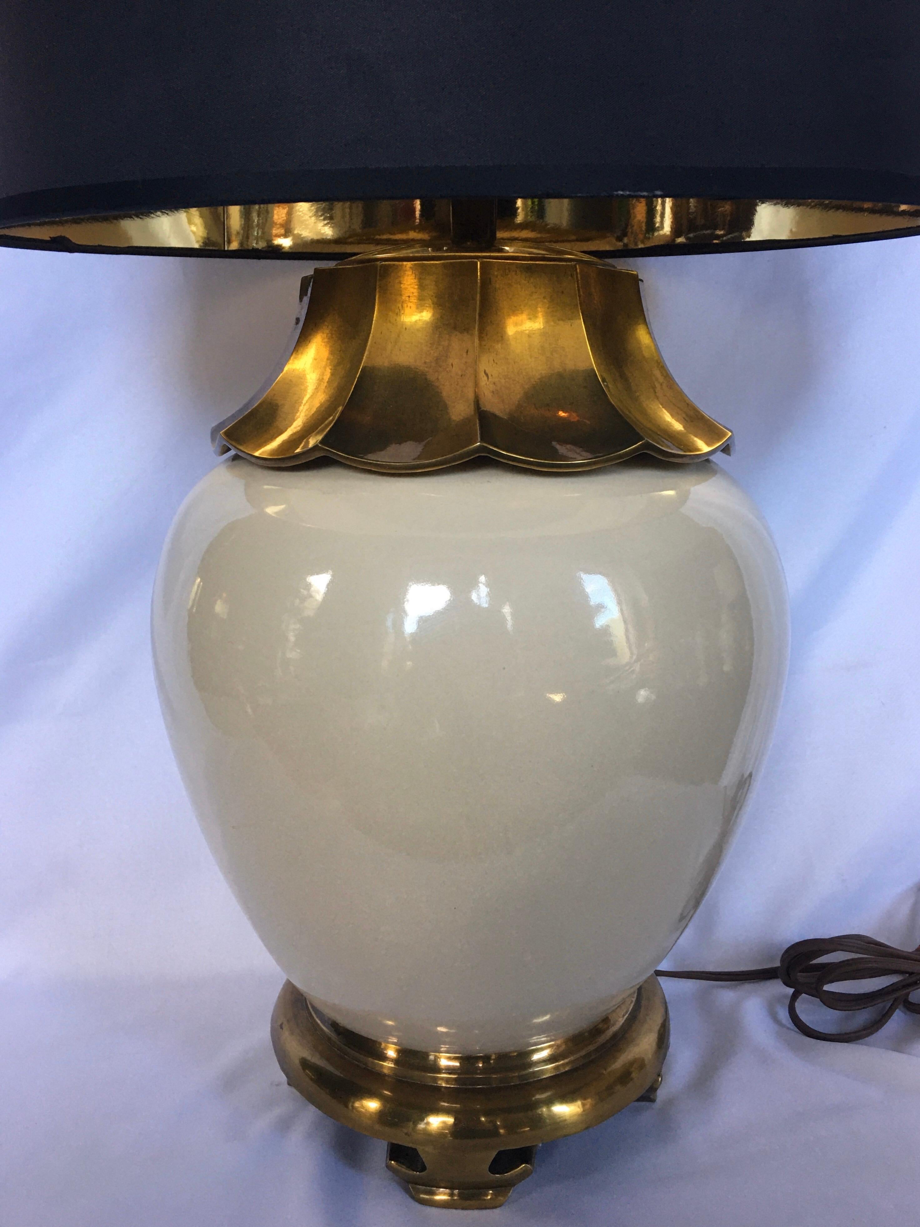 Asian inspired metal and brass table lamp by Chapman. Metal body features a cream gloss finish with a brass fluted pagoda shaped top and brass oriental style bases. Harp and brass finial included. Marked 