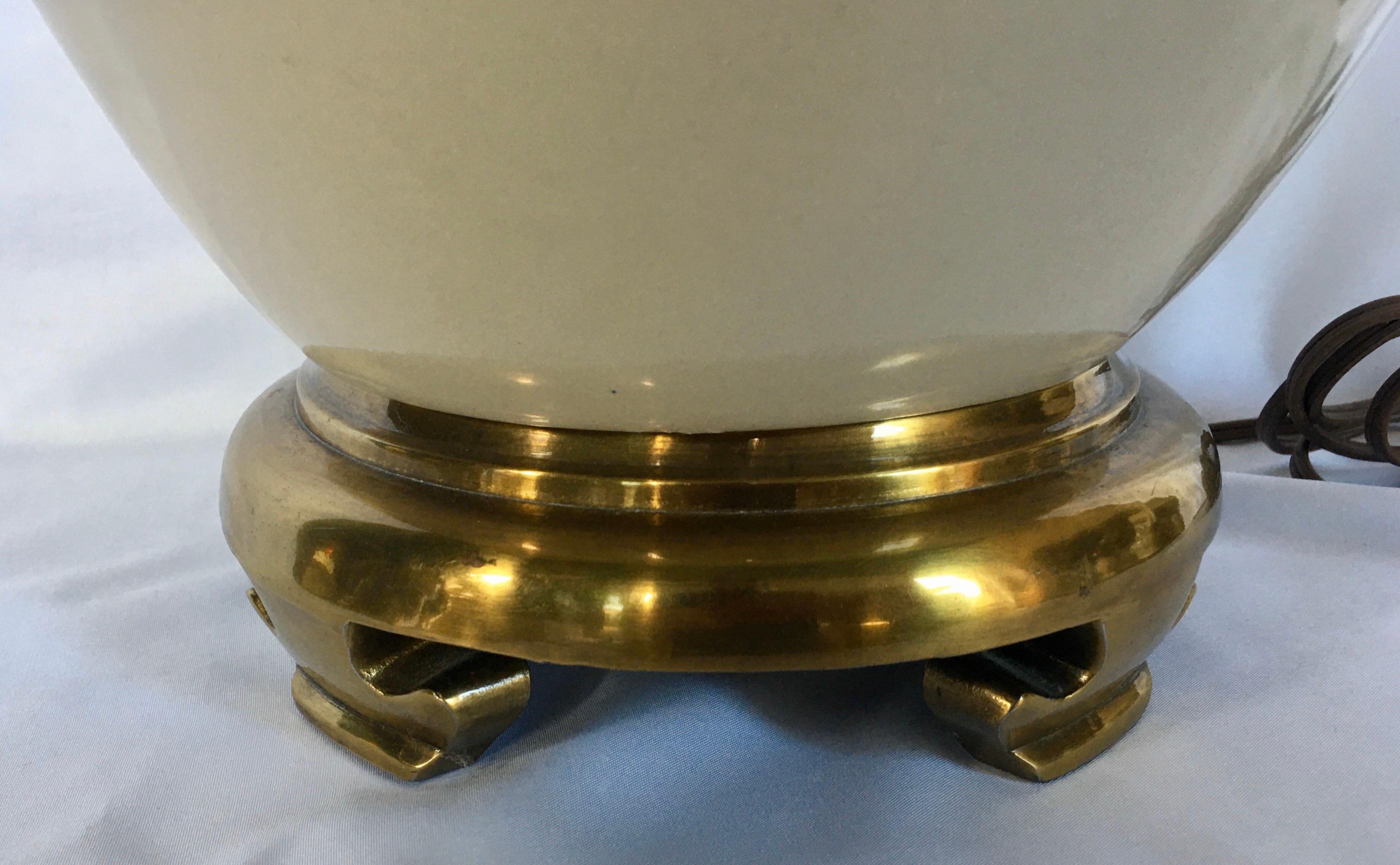 Asian Inspired Brass Pagoda Table Lamp by Chapman In Good Condition In Lambertville, NJ