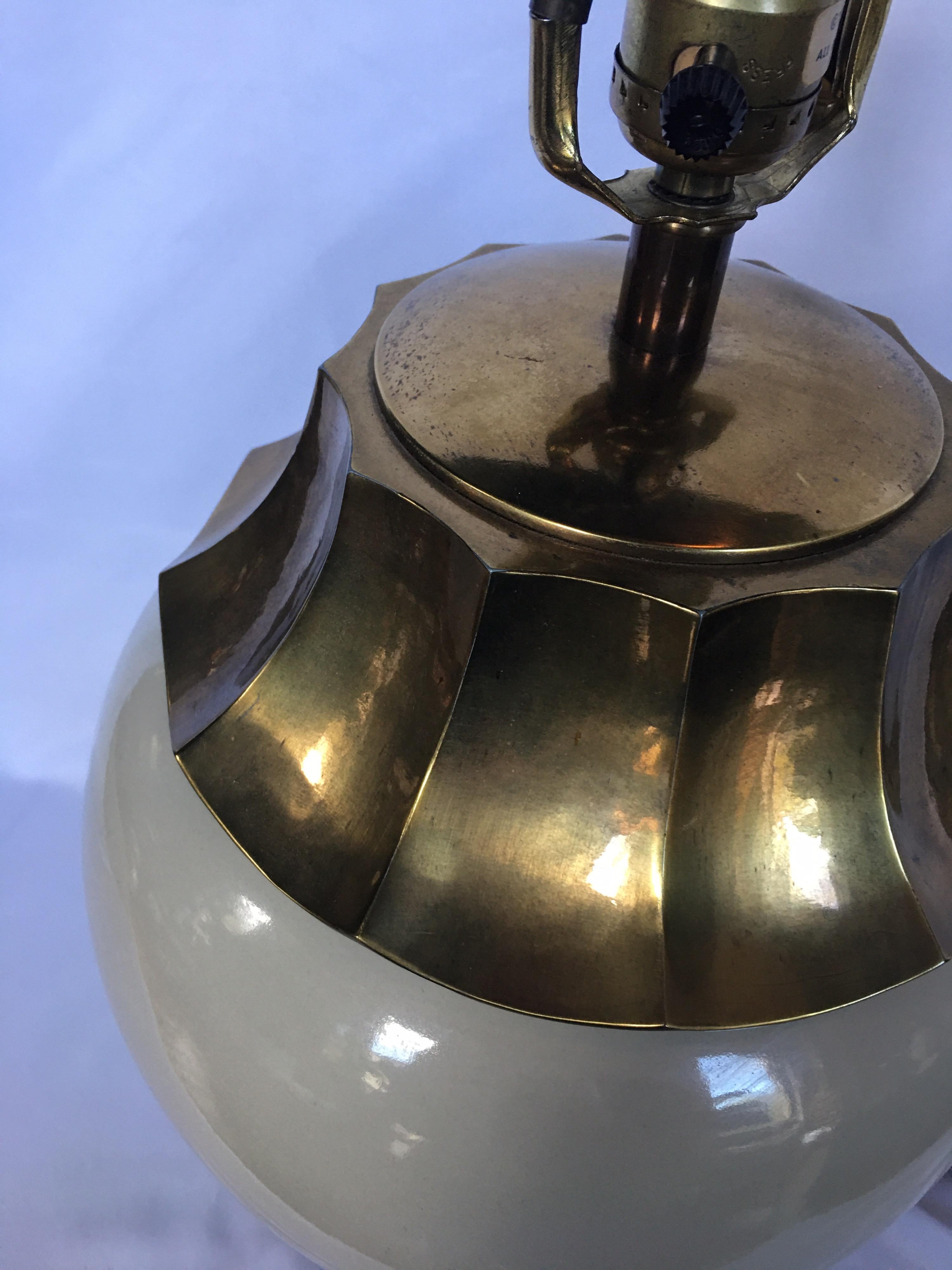 Lampe de table pagode en laiton d'inspiration asiatique par Chapman 3