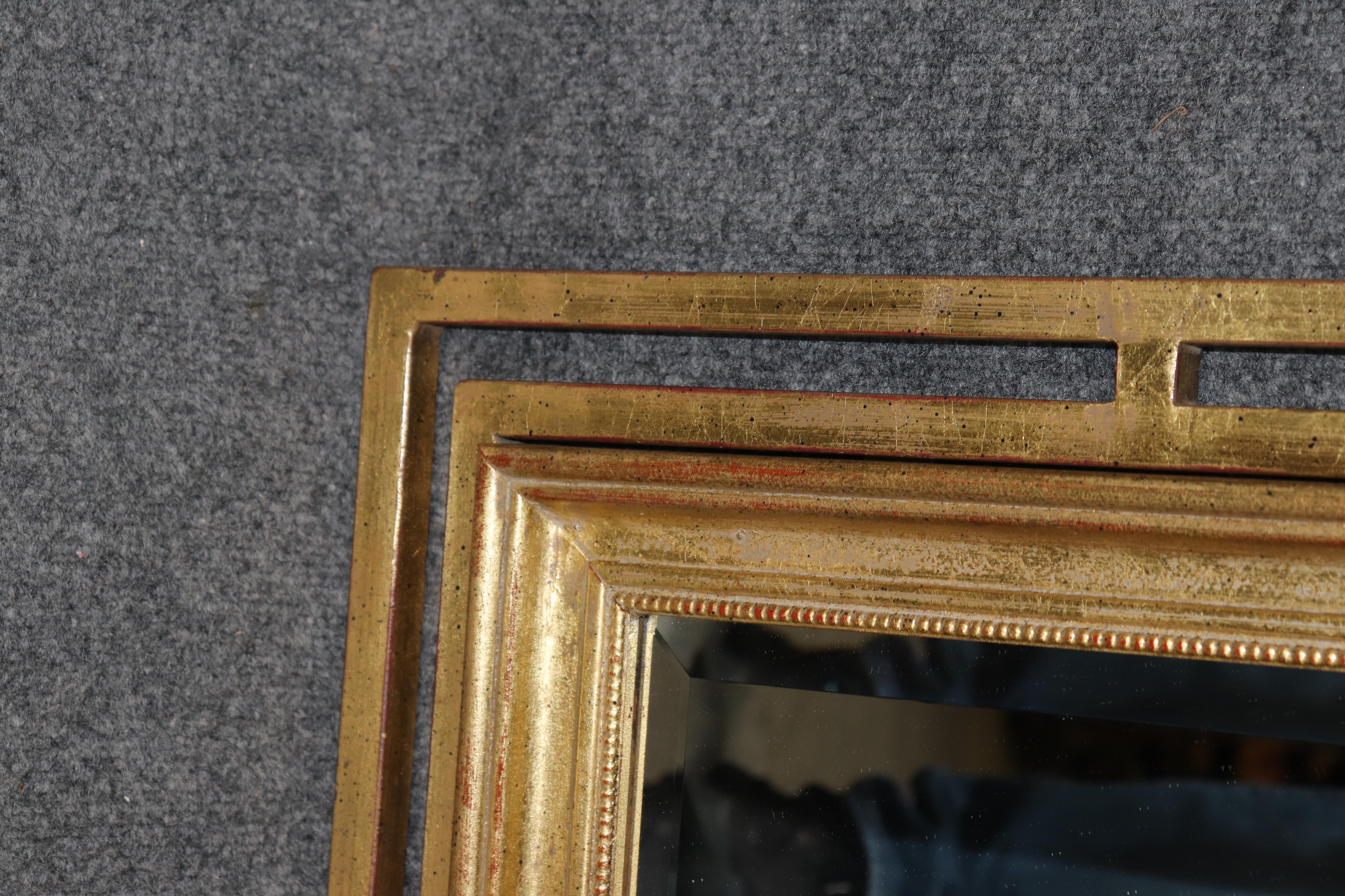 Métal Miroir mural en verre biseauté doré d'inspiration asiatique et de style Hollywood Regency en vente