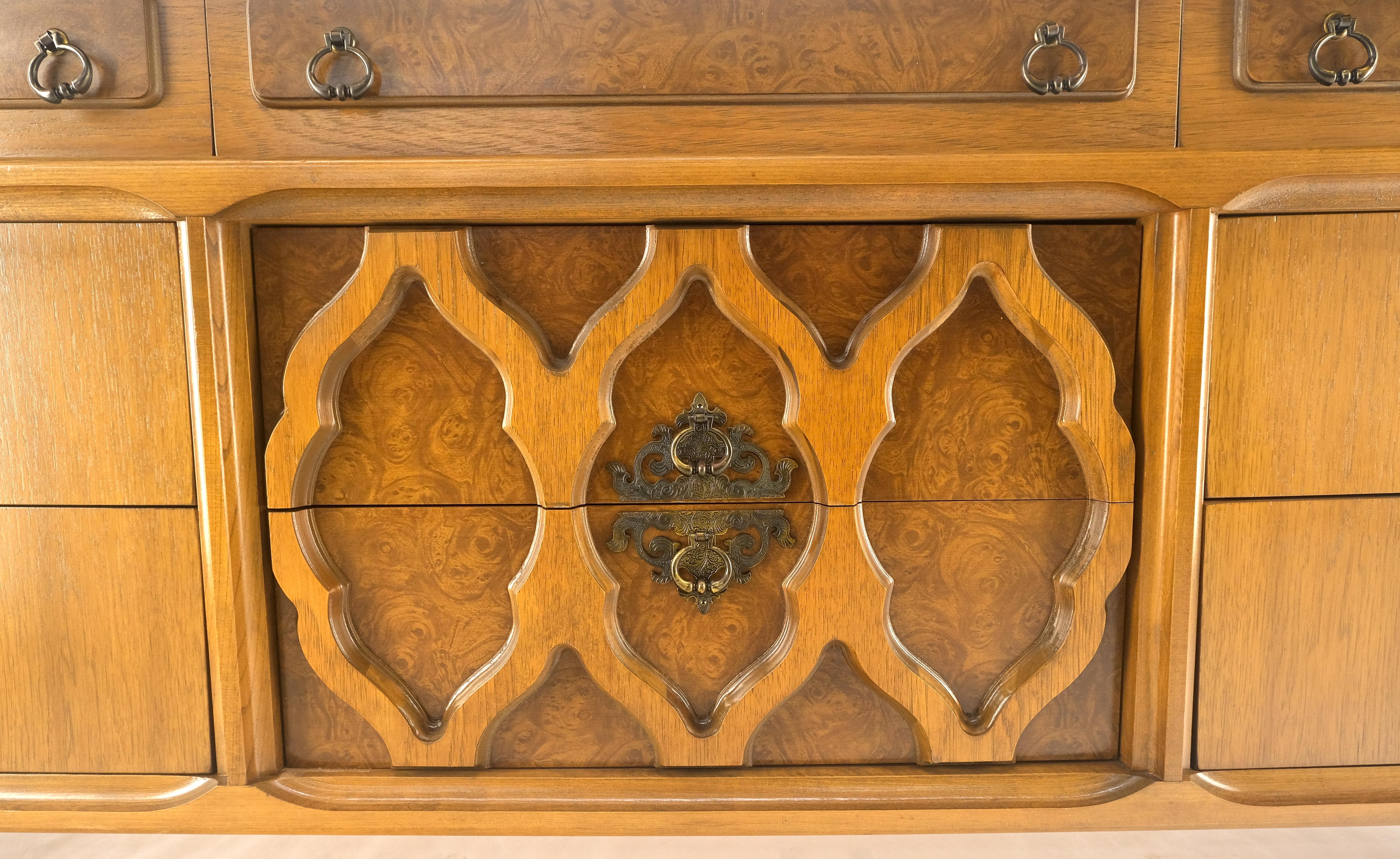 Asian Inspired Light Walnut 9 Schubladen Long Mid Century Dresser Credenza MINT! (Lackiert) im Angebot