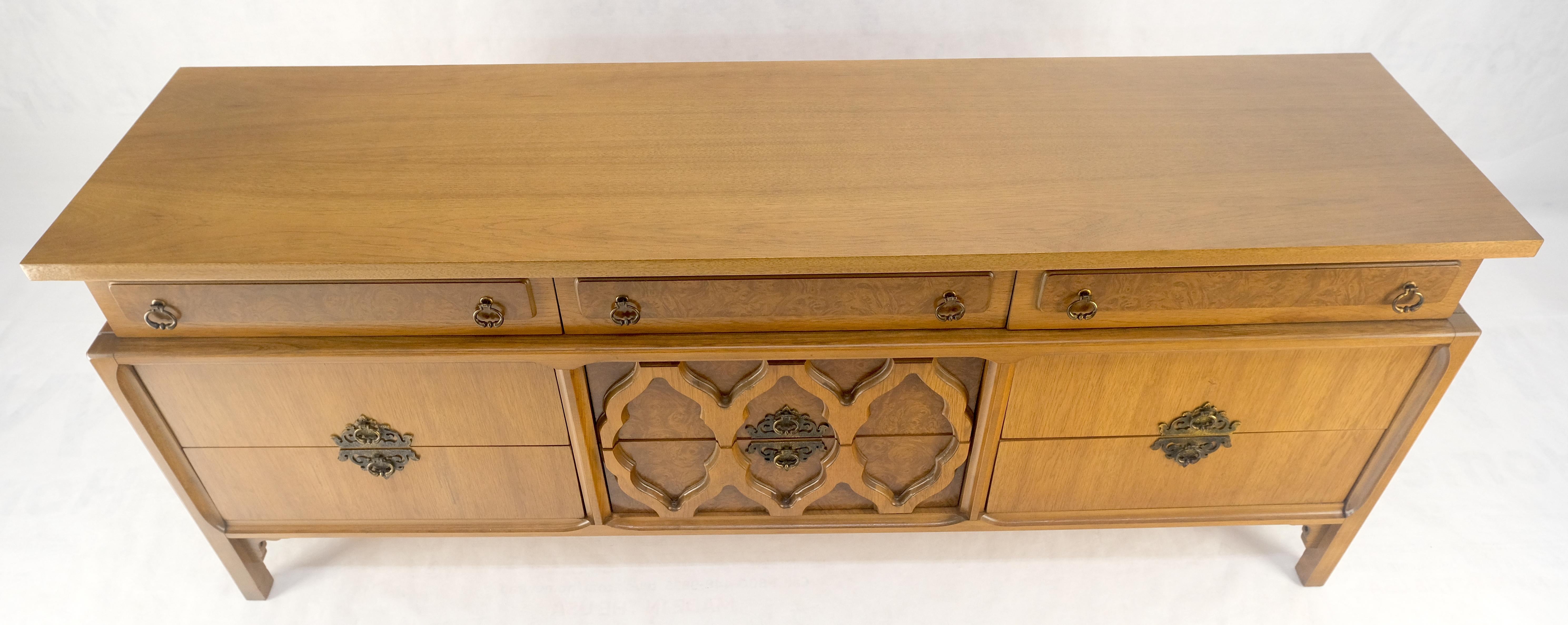 Asian Inspired Light Walnut 9 Schubladen Long Mid Century Dresser Credenza MINT! im Angebot 1