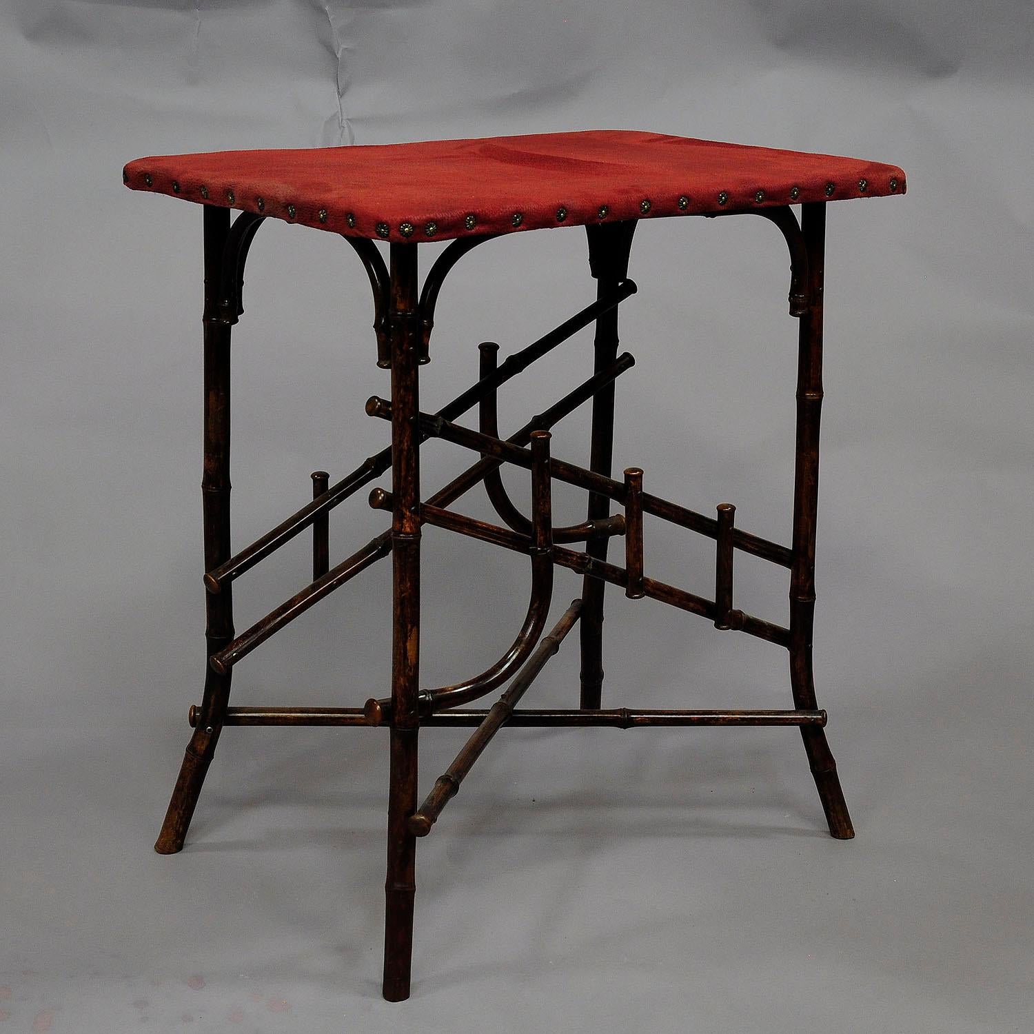 Ensemble de meubles en bambou d'inspiration asiatique ca. 1930s en vente 9
