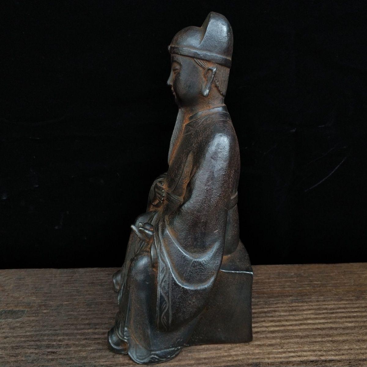 Asian Iron Sitting Ksitigarbharaja Buddha Statue with A Magic Ball in Hand In Fair Condition For Sale In 景德镇市, CN