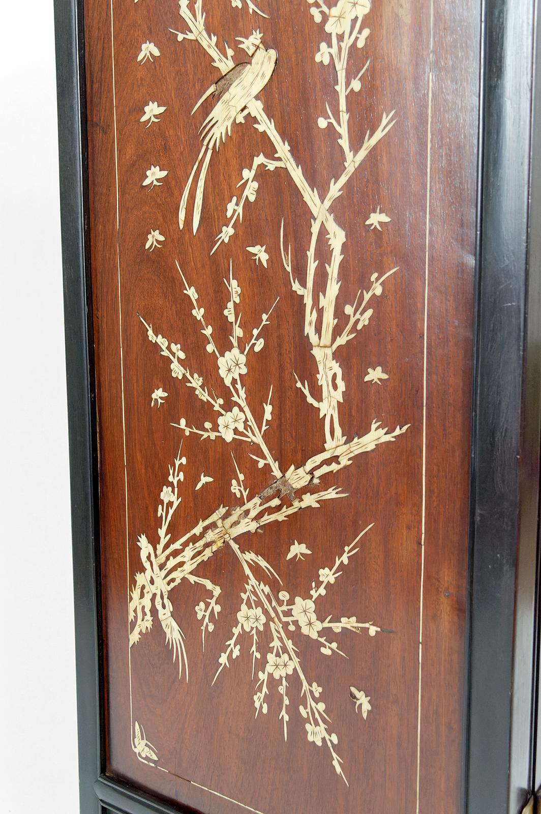 Asian ironwood cabinet / Wardrobe inlaid with bone, Indochina, circa 1880 For Sale 10